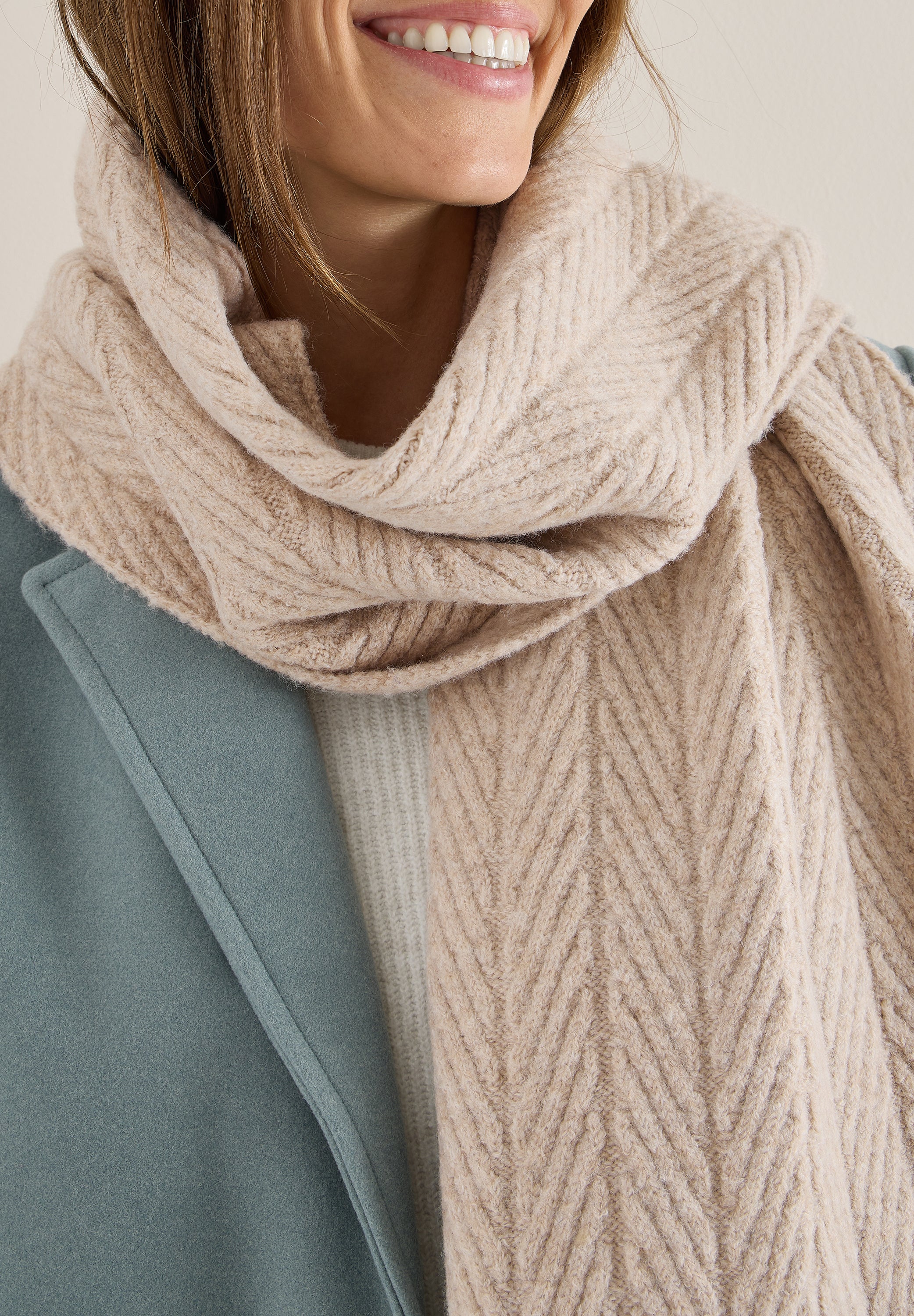 CECIL Damen Strickschal Strukturschal Angenehmer Tragekomfort