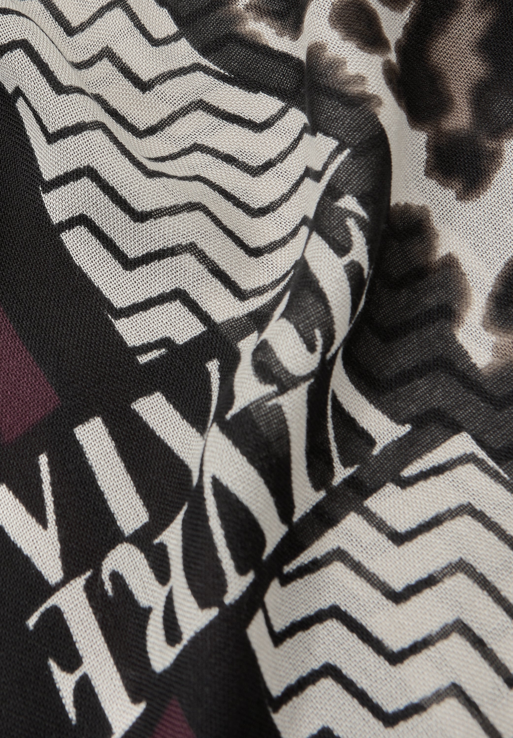 Street One Damen Quadratisches Tuch Leo-Muster Modal-Qualität