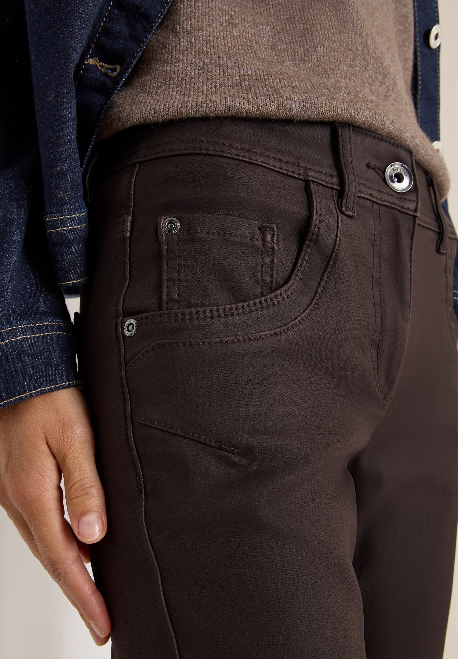 CECIL Damen Beschichtete Hose Slim Fit Mid Waist Slim Legs 5-Pocket