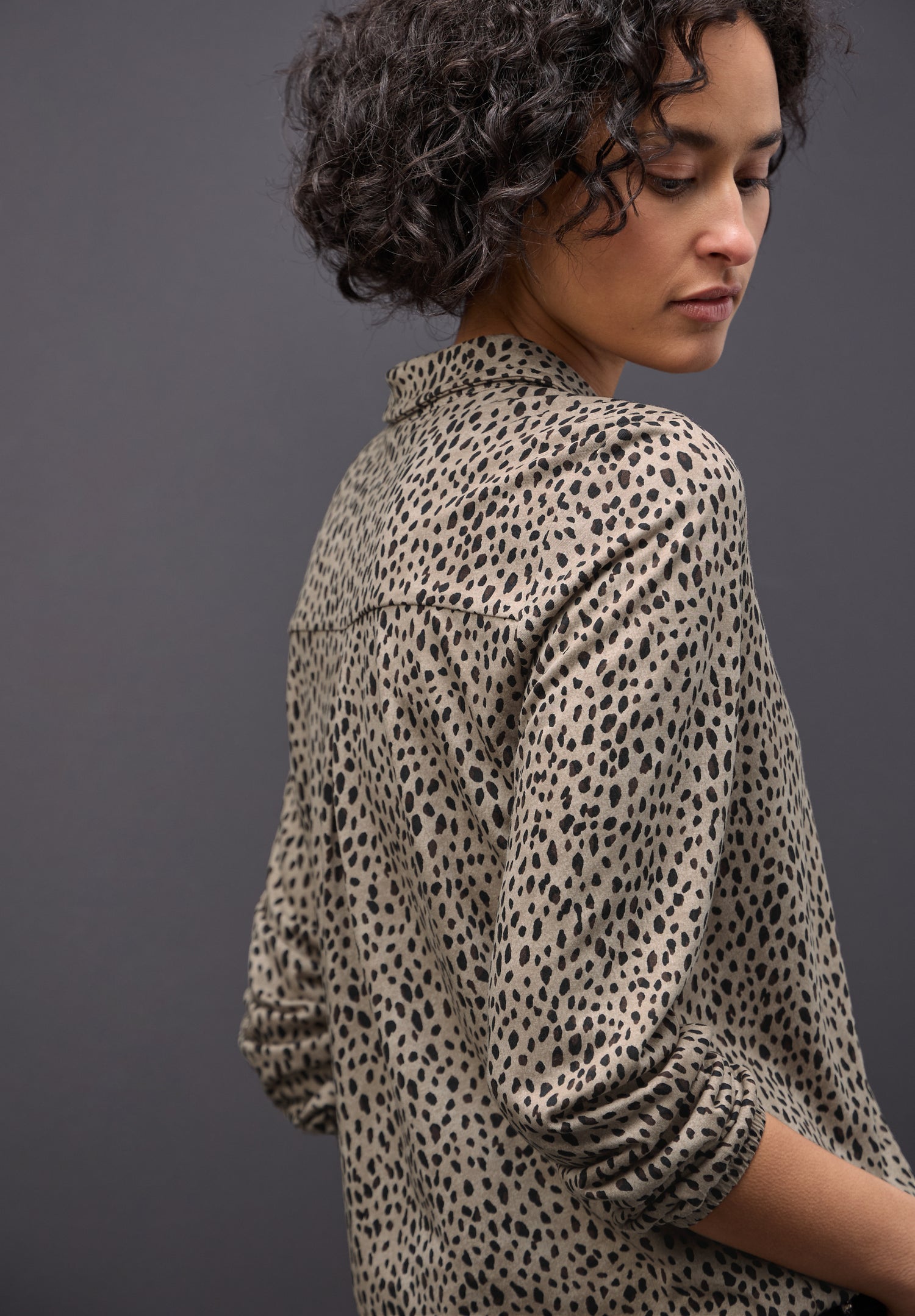 Street One Damen Tunika-Shirt Hemdkragen Leo-Print Modal Baumwolle