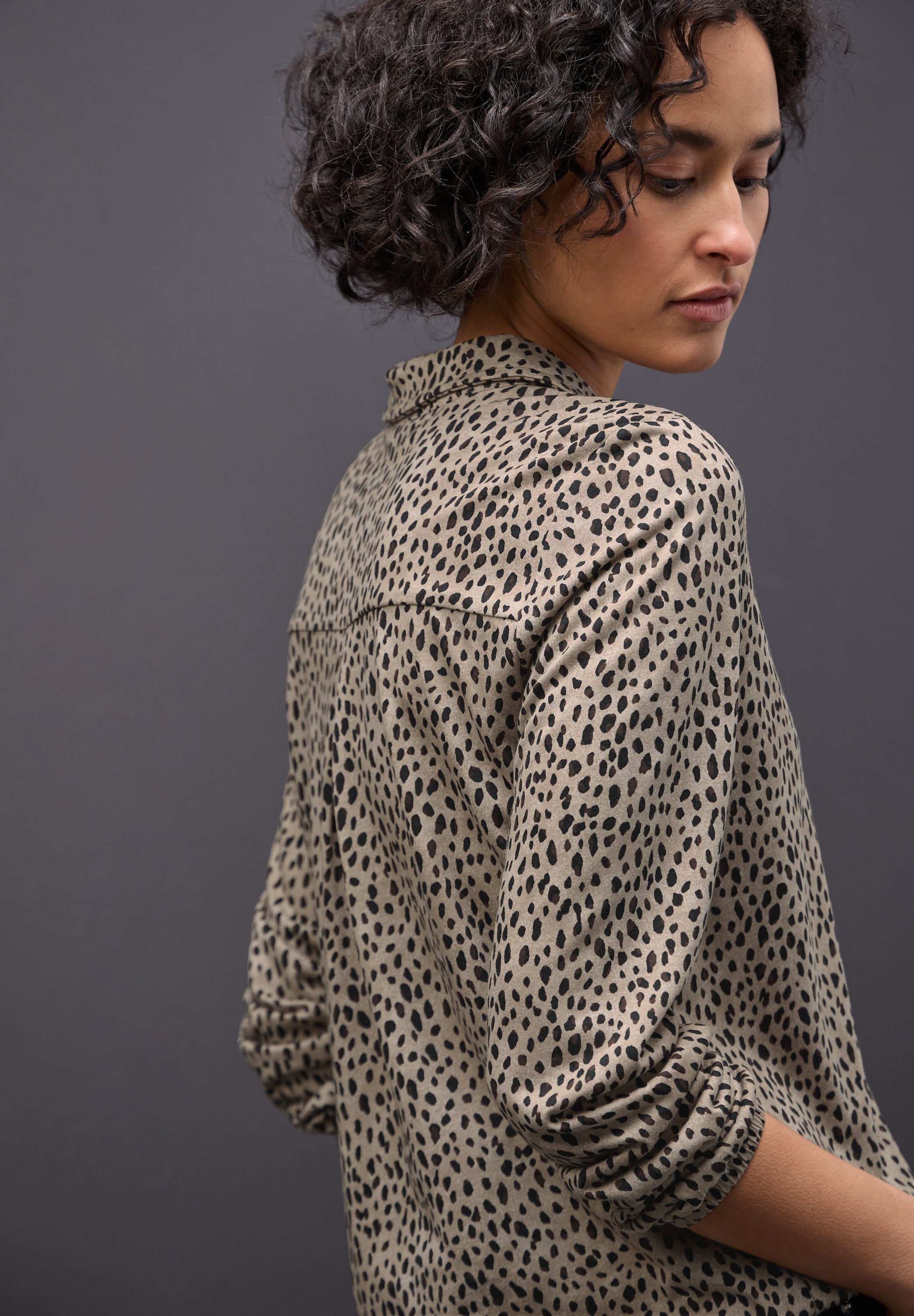 Street One Damen Tunika-Shirt Hemdkragen Leo-Print Modal Baumwolle