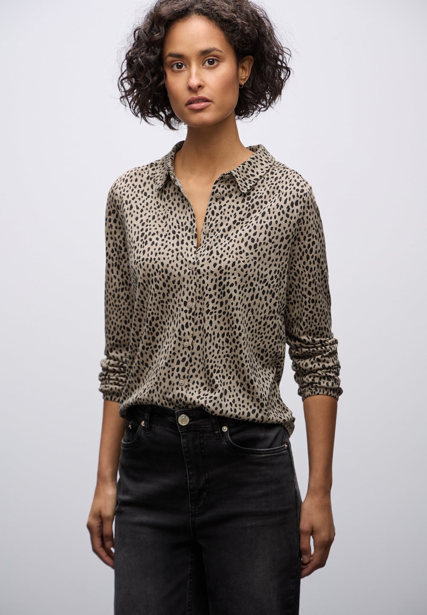 Street One Damen Tunika-Shirt Hemdkragen Leo-Print Modal Baumwolle