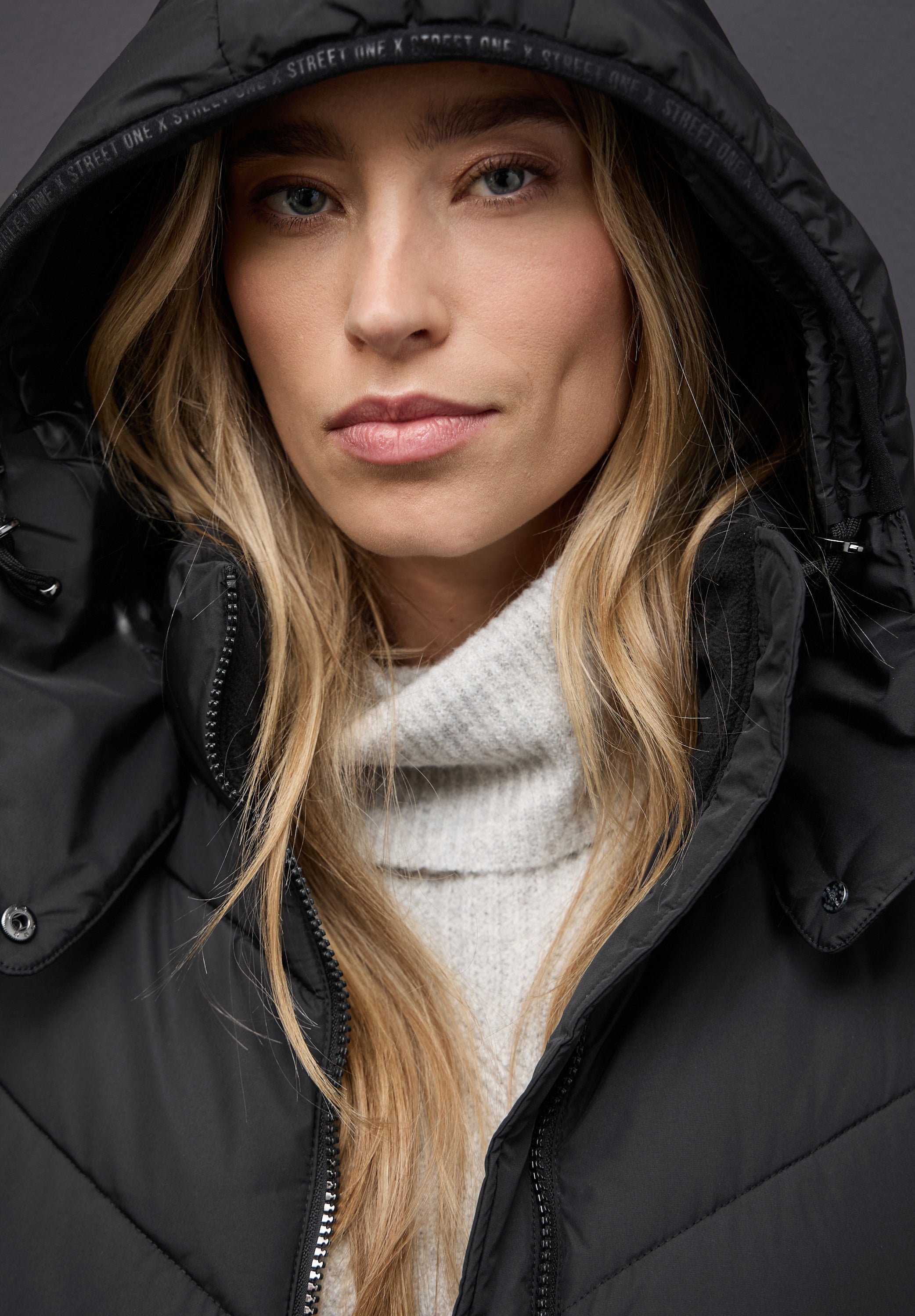 Street One Damen Steppjacke Abnehmbare Kapuze Zipper-Taschen Modisches Steppmuster