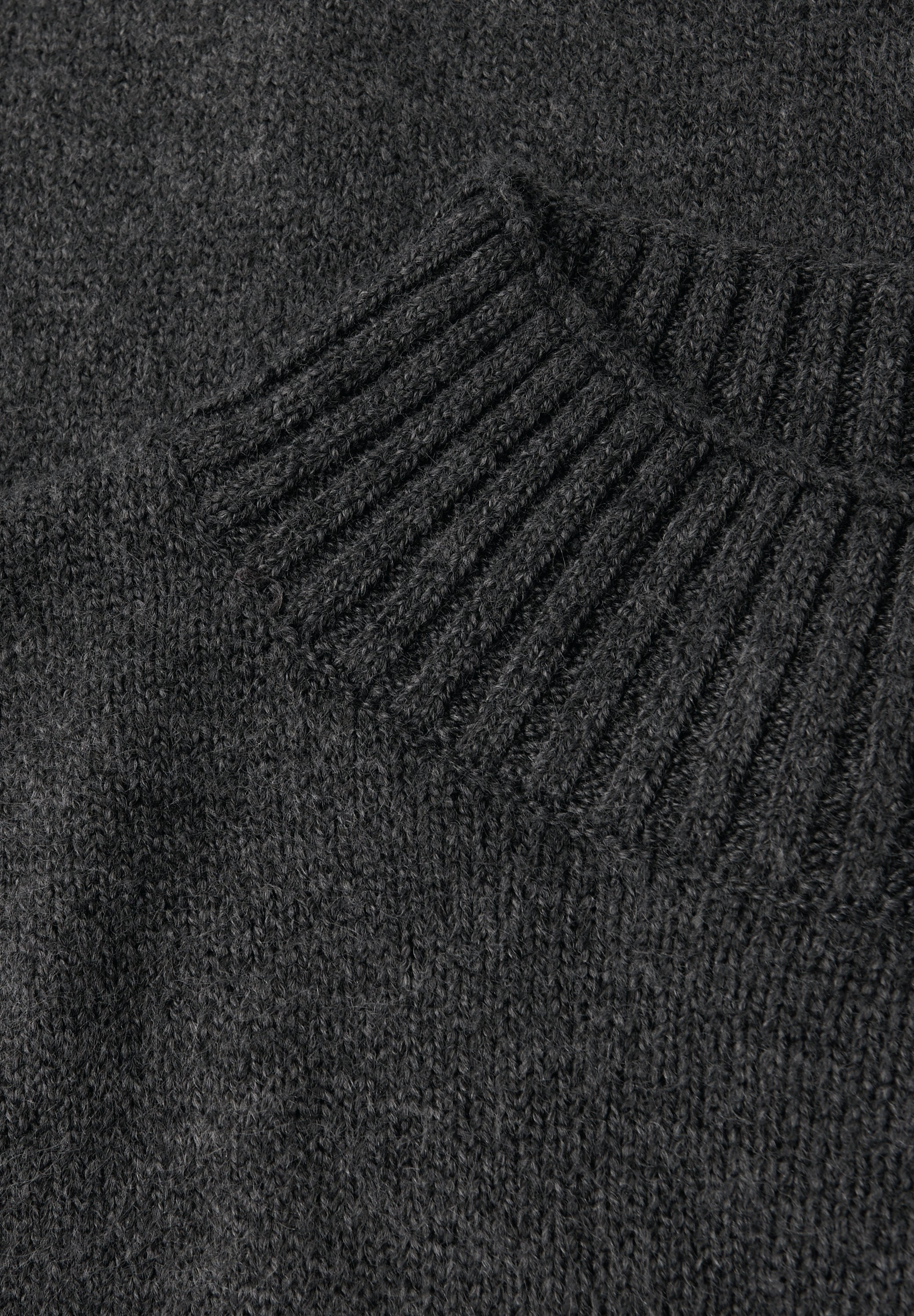 Basic Turtleneck Pullover