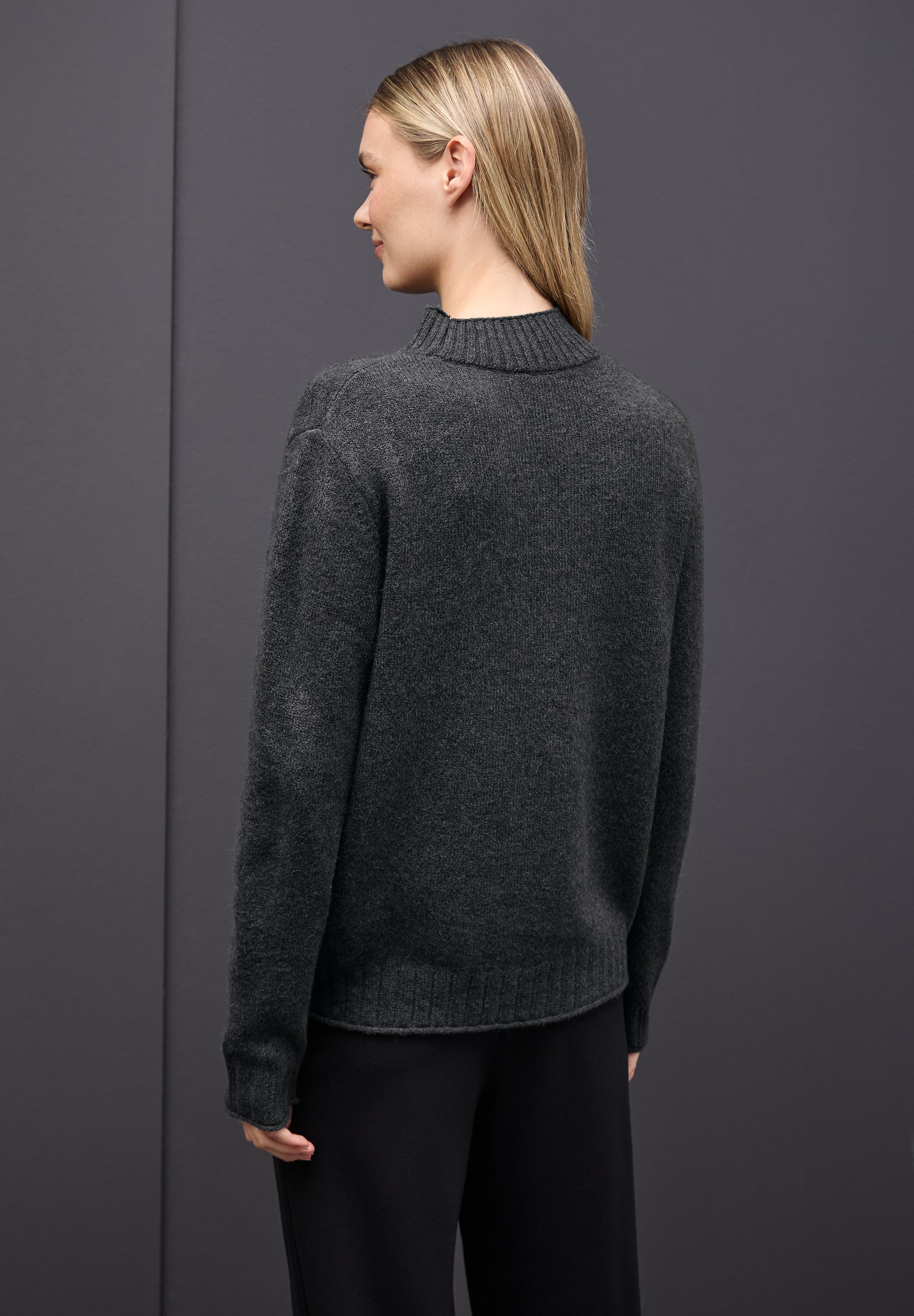 Basic Turtleneck Pullover