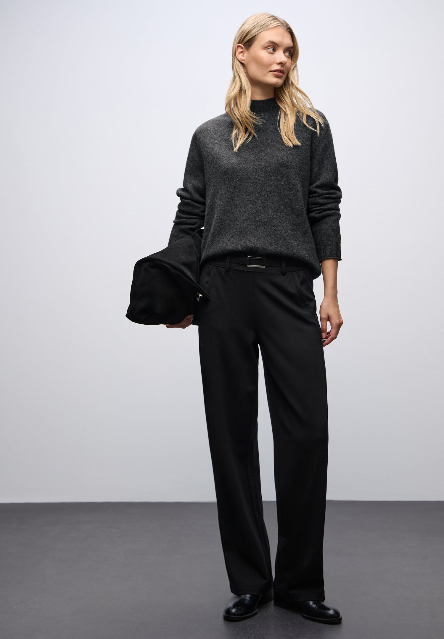 Basic Turtleneck Pullover