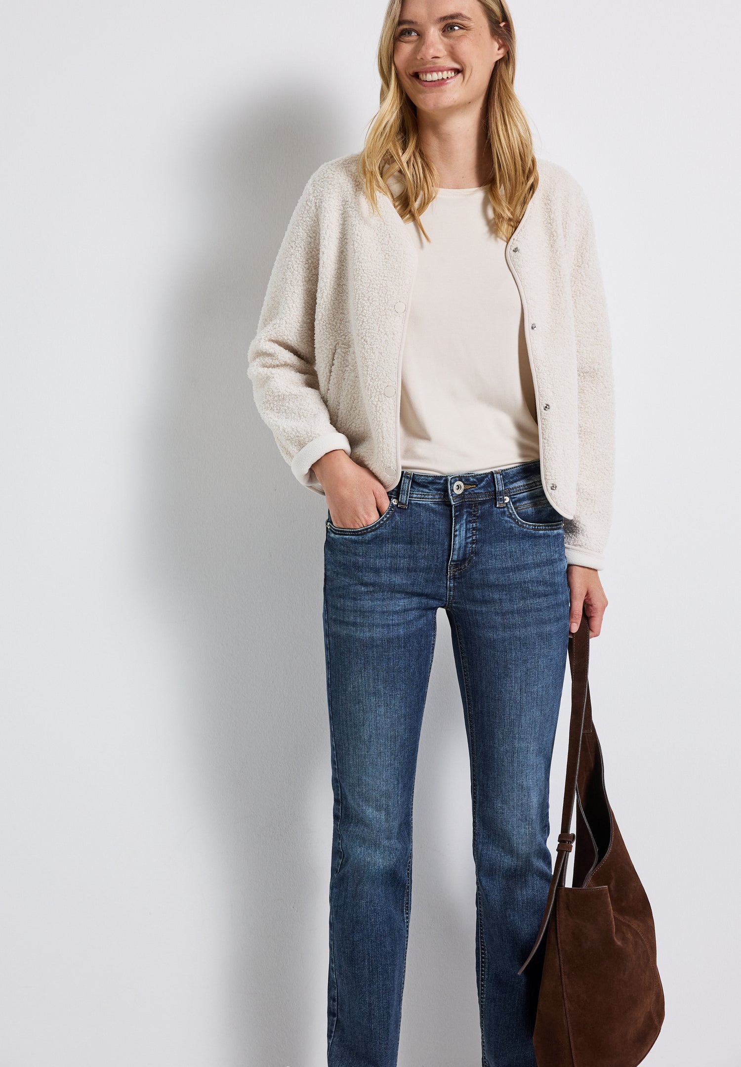 Street One Damen Bootcut Jeanshose Slim Fit Mid Waist Baumwollmix