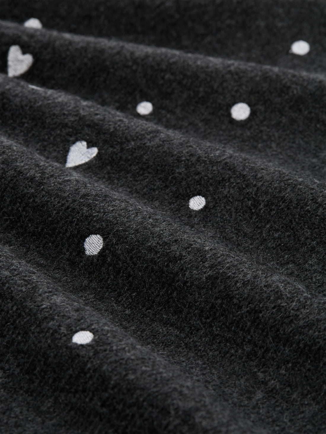 Kurzes Strickkleid Damen Kleid mit Herz-Stickereien Stehkragen