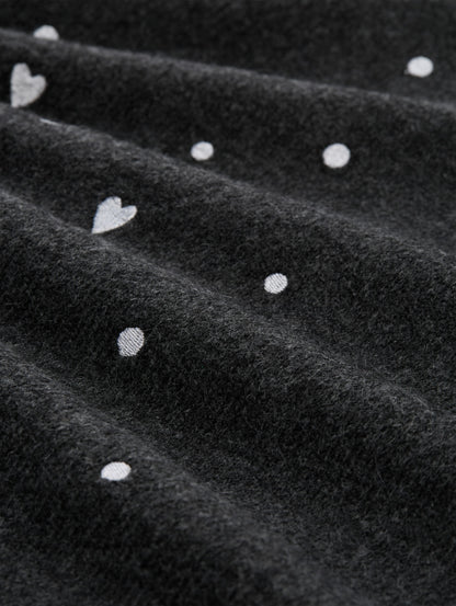 Kurzes Strickkleid Damen Kleid mit Herz-Stickereien Stehkragen