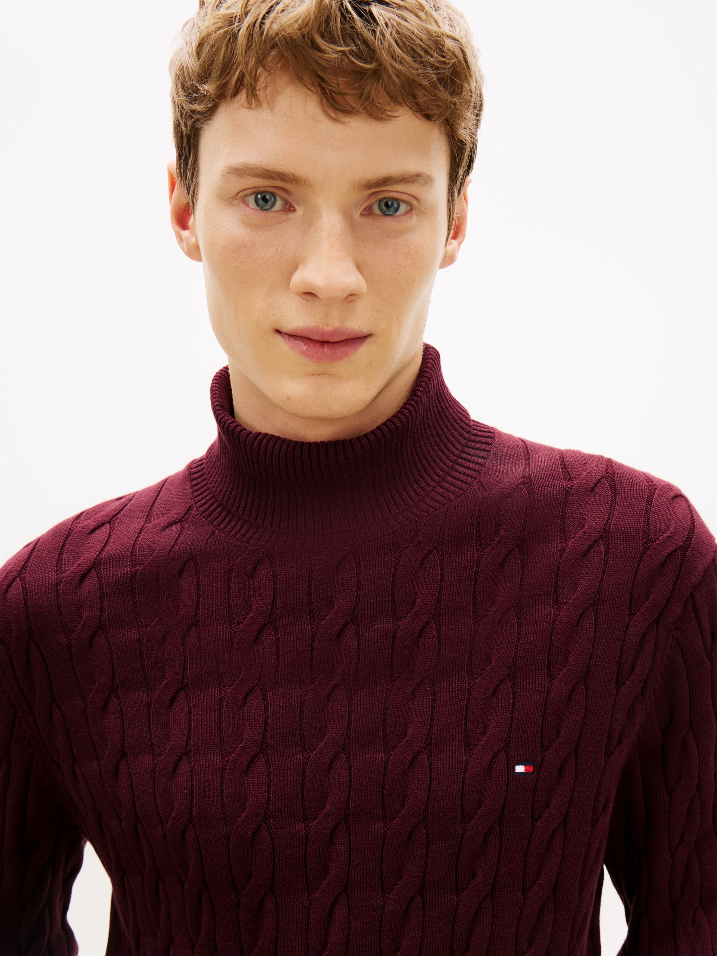 CLASSIC COTTON CABLE ROLL NECK