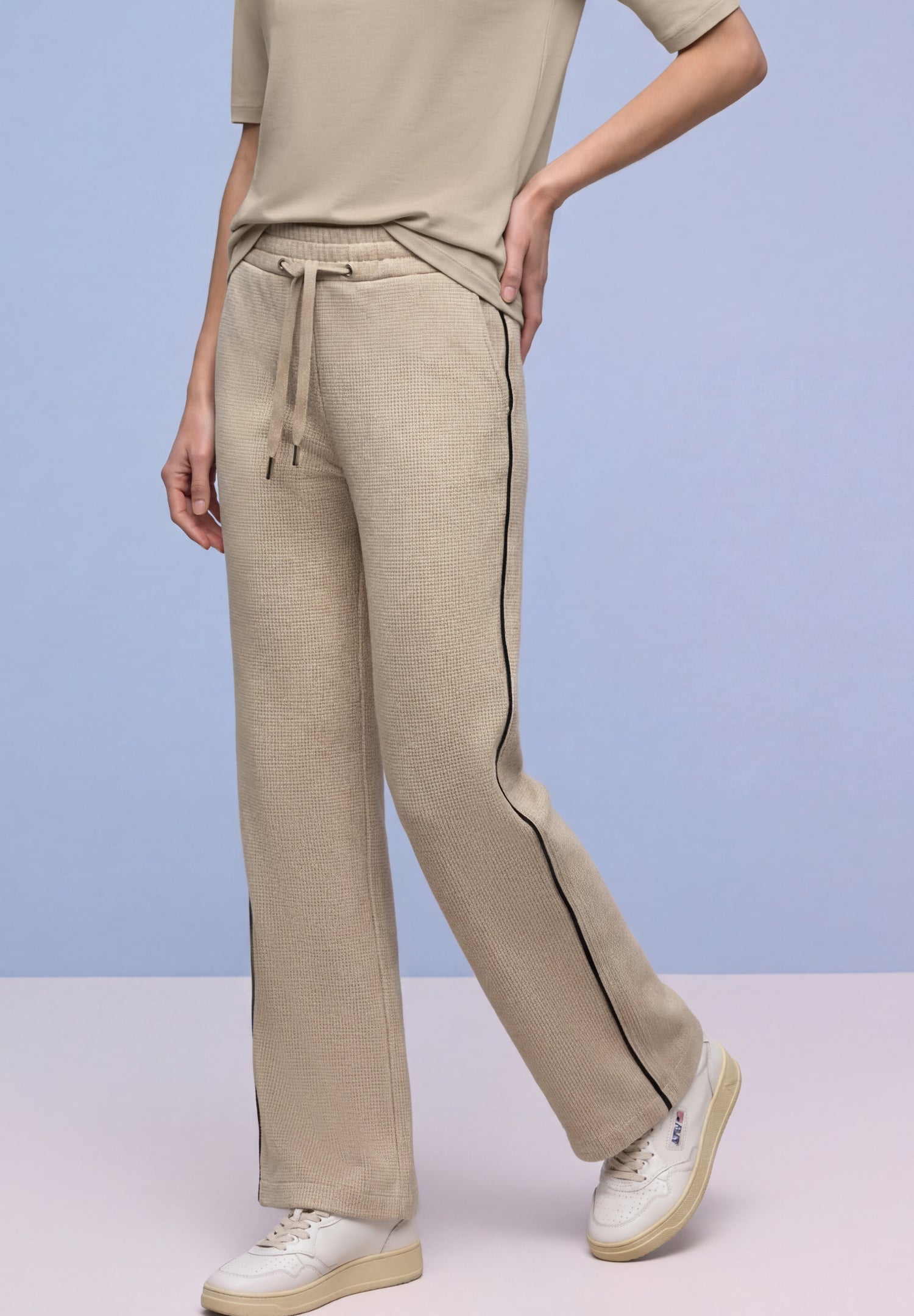 Street One Damen Hose Straight Leg Loose Fit Mid Waist Modern Elastischer Bund
