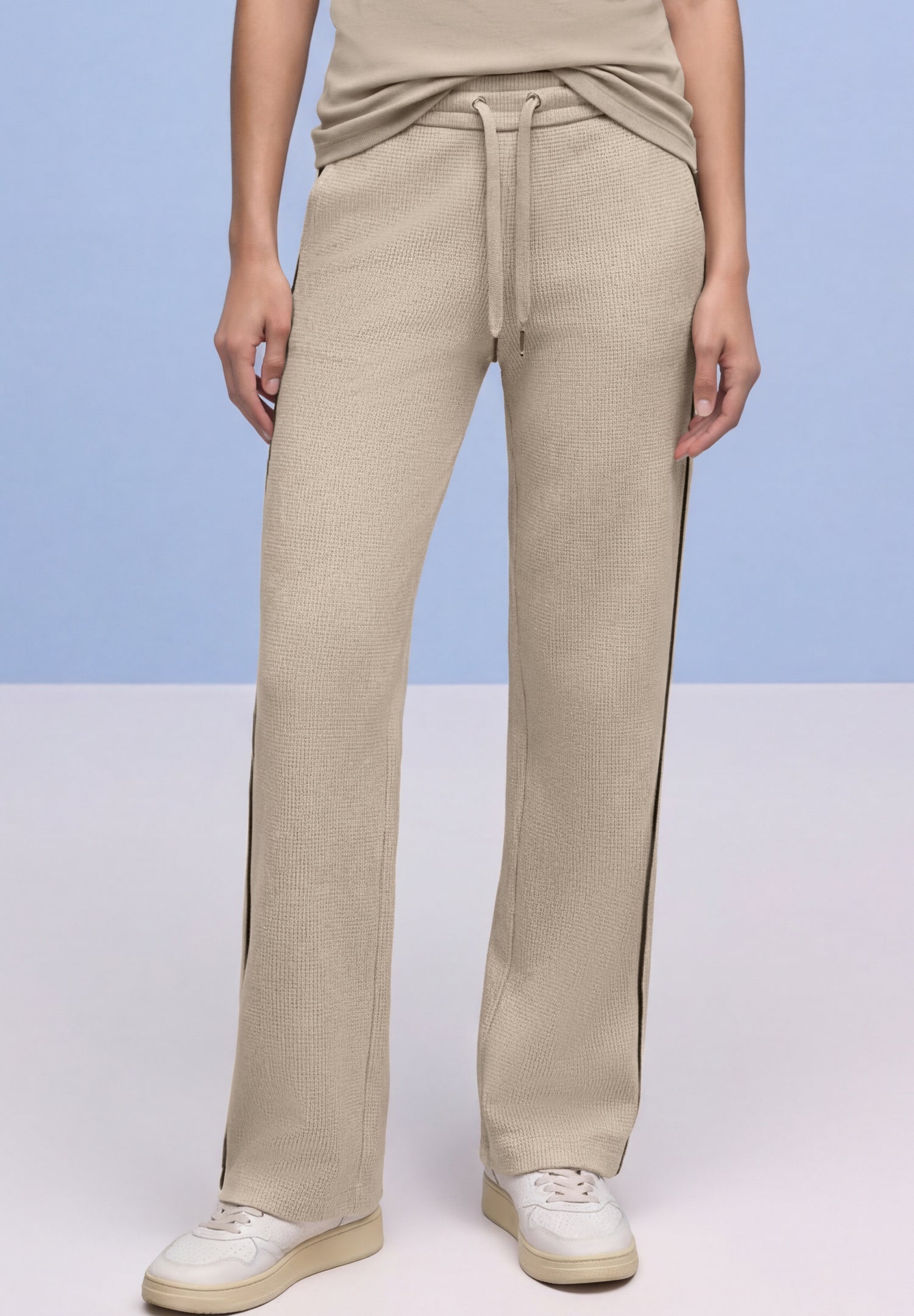 Street One Damen Hose Straight Leg Loose Fit Mid Waist Modern Elastischer Bund