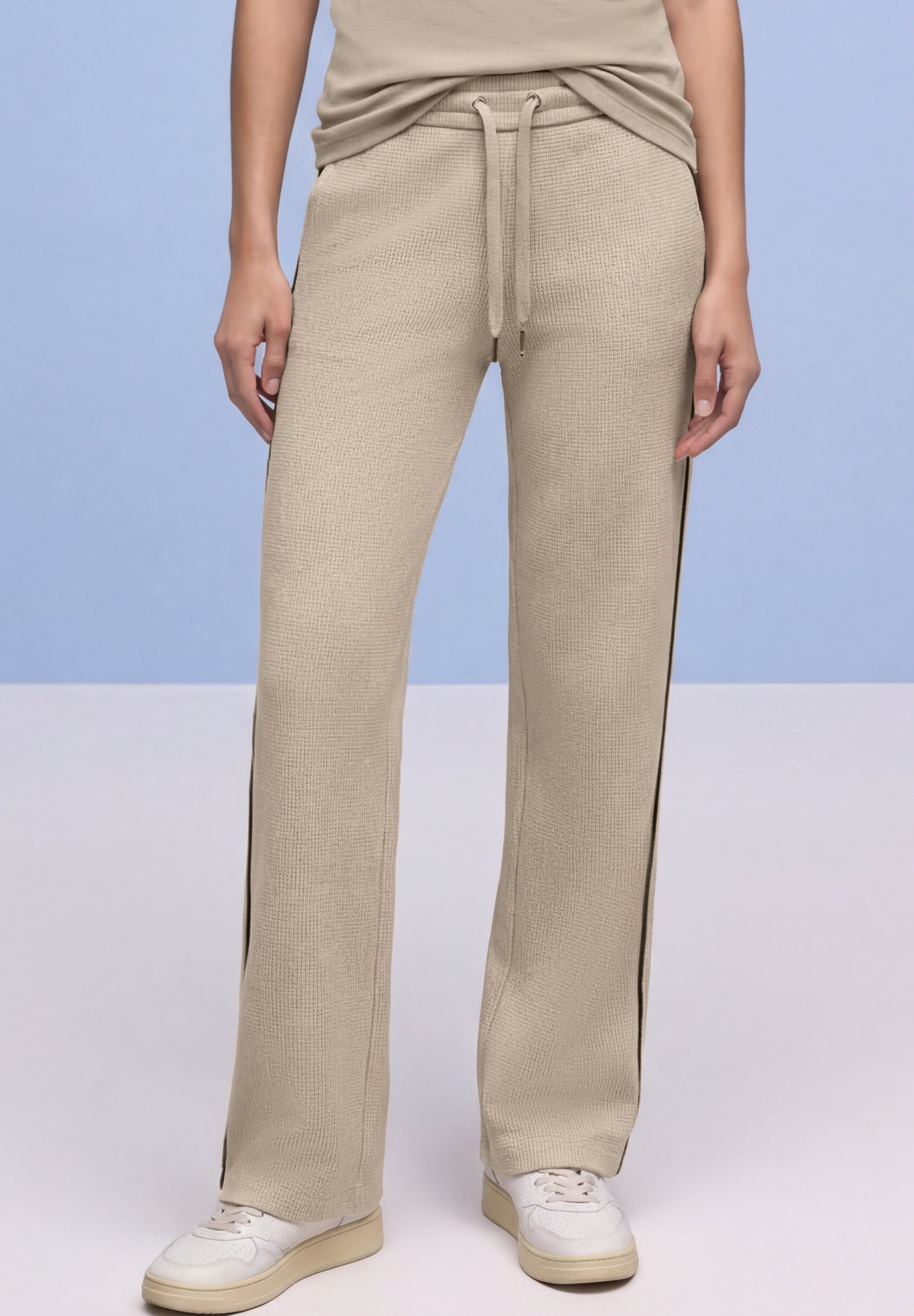 Street One Damen Hose Straight Leg Loose Fit Mid Waist Modern Elastischer Bund