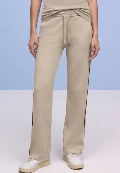 Street One Damen Hose Straight Leg Loose Fit Mid Waist Modern Elastischer Bund