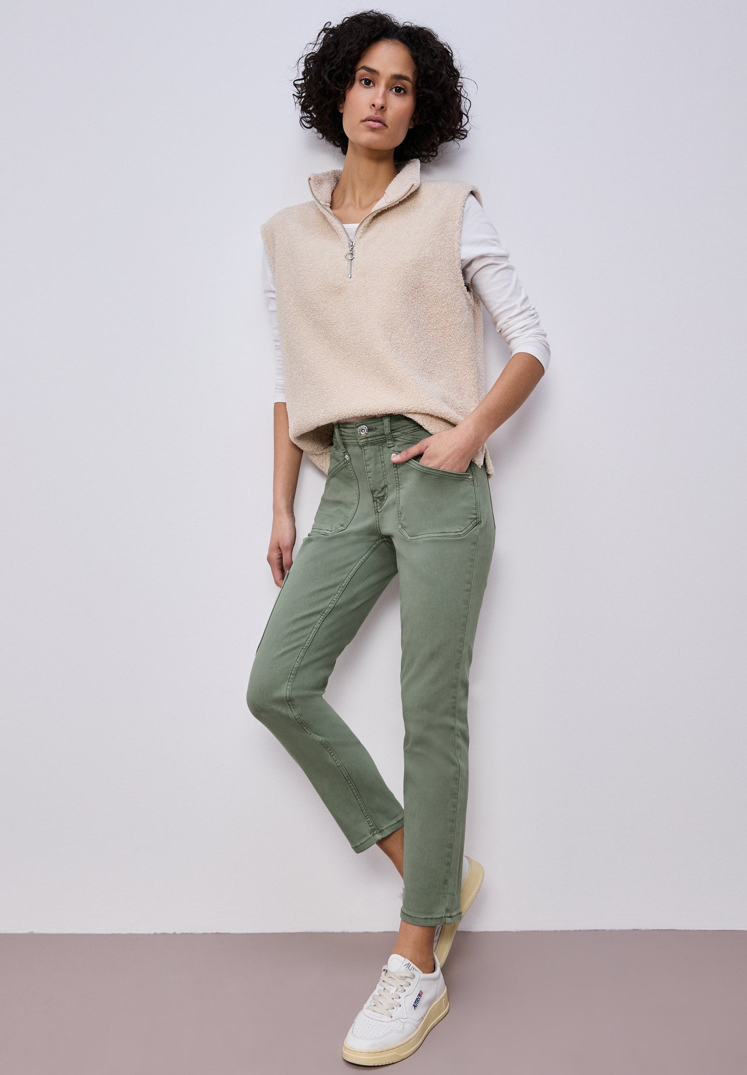 Street One Damen Cargo Jeans Charlie Loose Fit Slim Legs elastischer Bund Cargotaschen