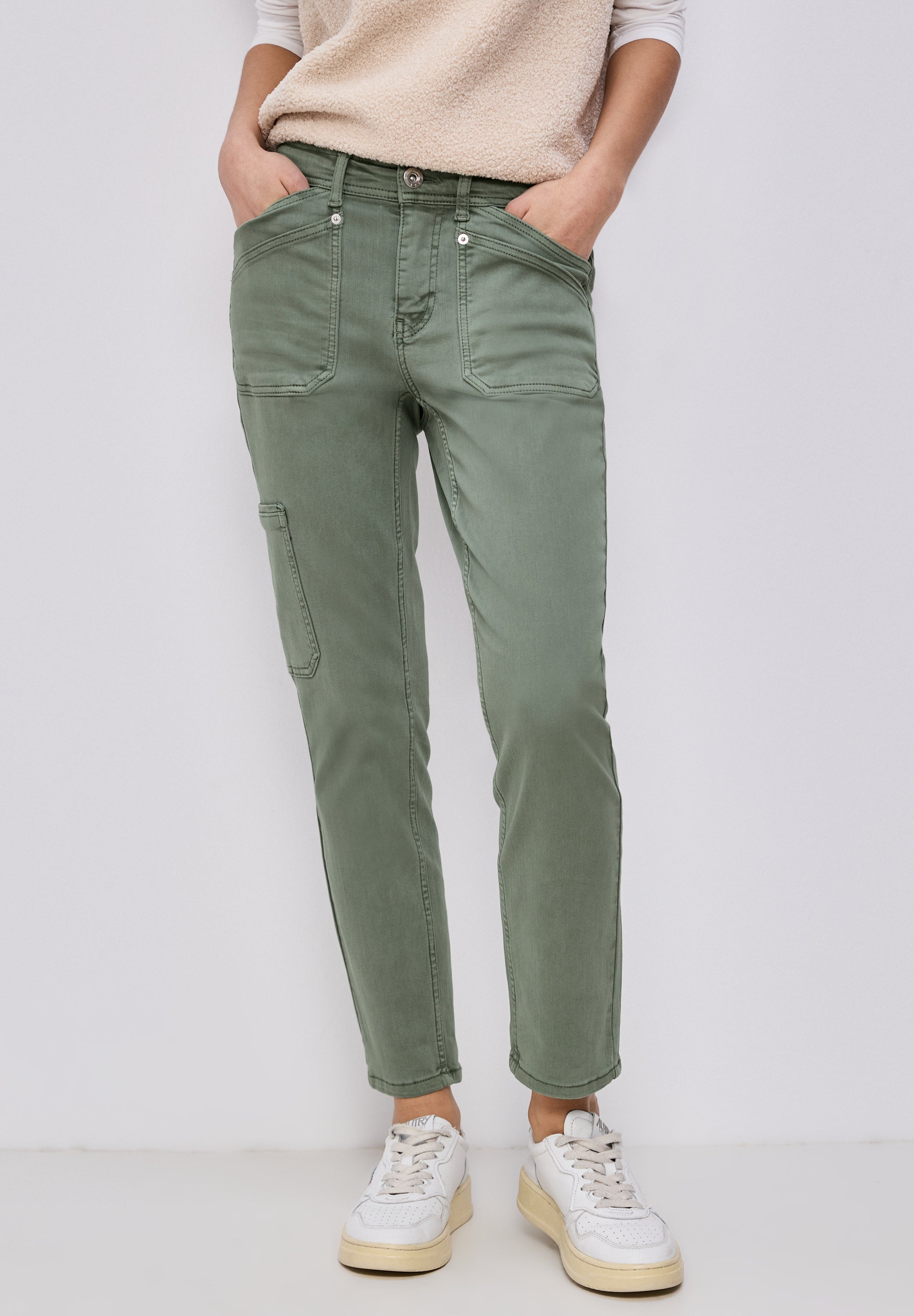 Street One Damen Cargo Jeans Charlie Loose Fit Slim Legs elastischer Bund Cargotaschen