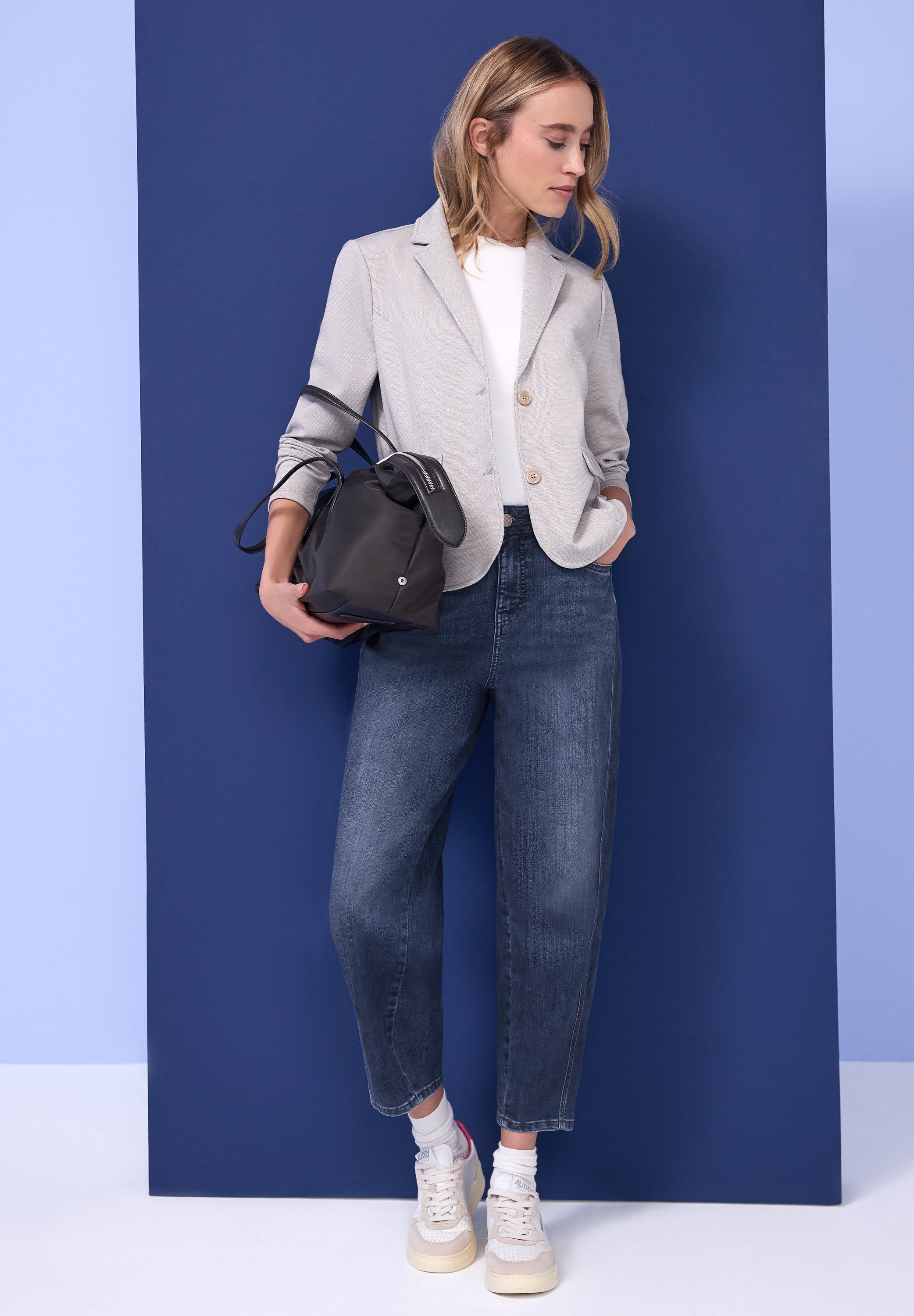 Barrel Leg Jeans