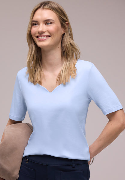 Basic T-Shirt mit Herzausschnitt