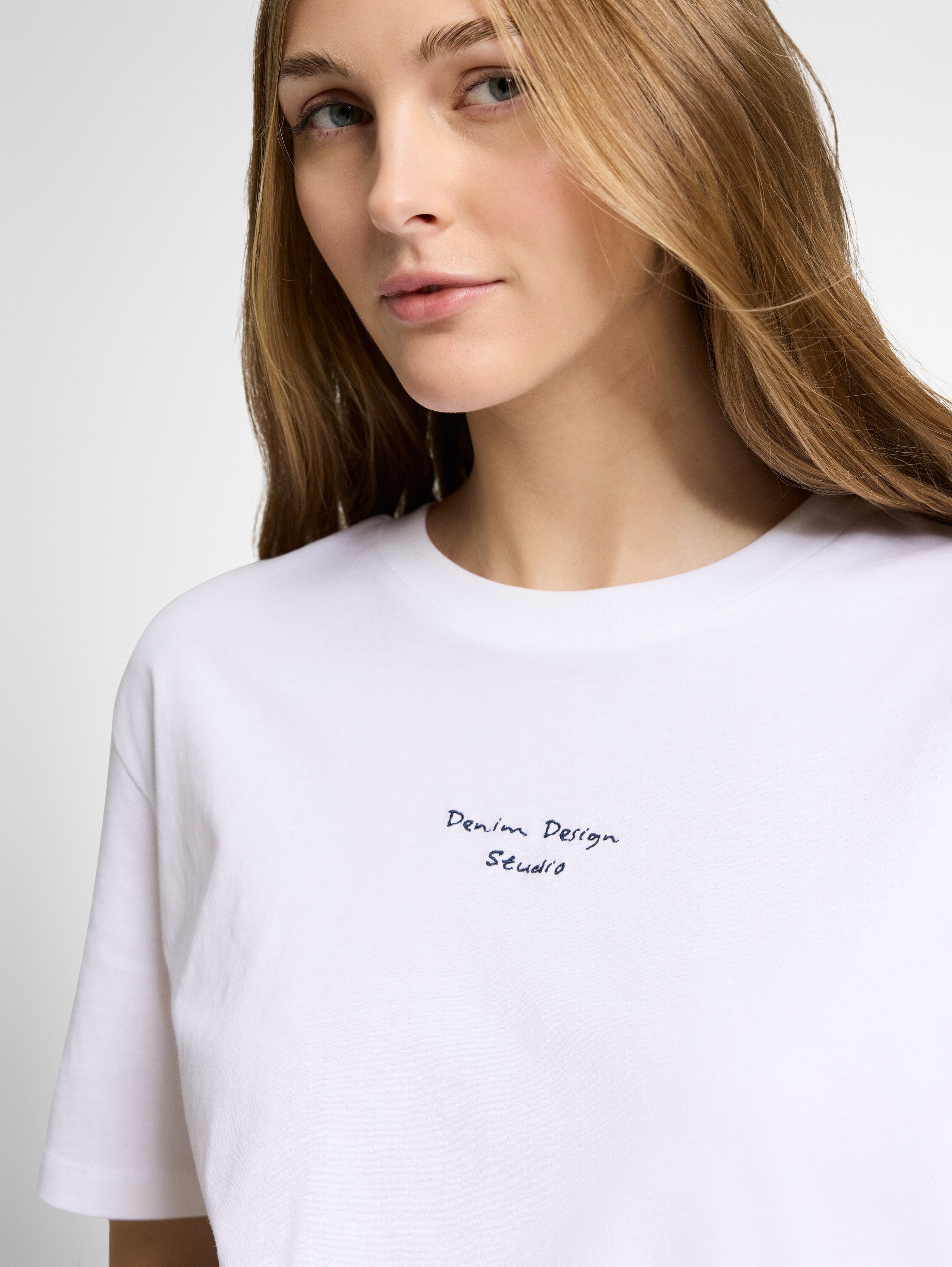 Boxy Fit T-Shirt mit Stickerei