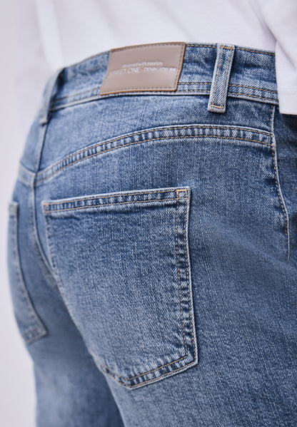 Straight Leg Jeans mit Saumdetail