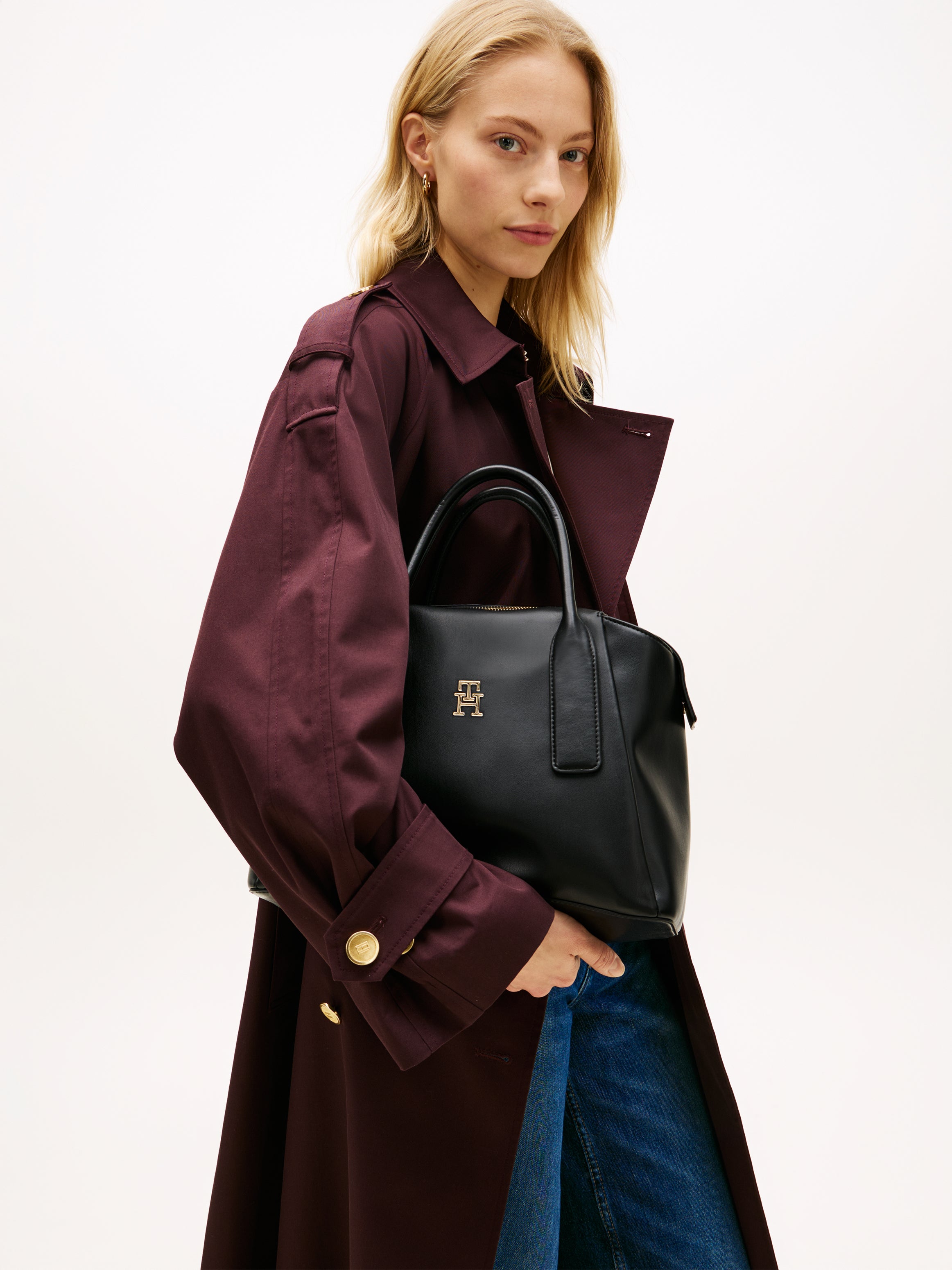 TH ESSENTIAL SATCHEL