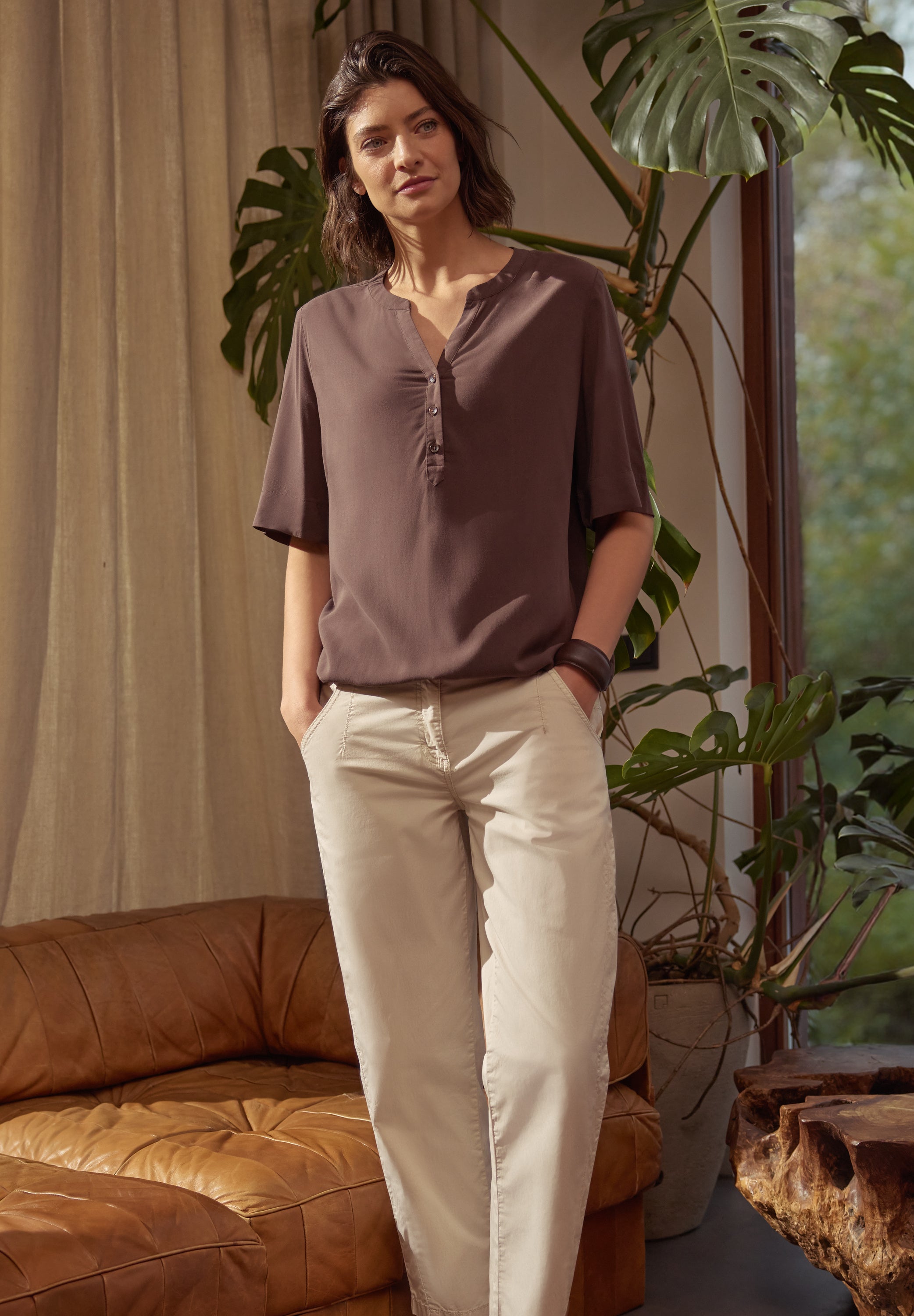 Kurzarm Bluse mit Split Neck