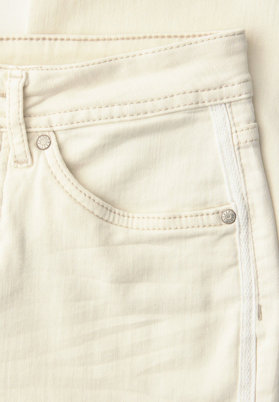 Straight Leg Jeans mit fransigem Saum