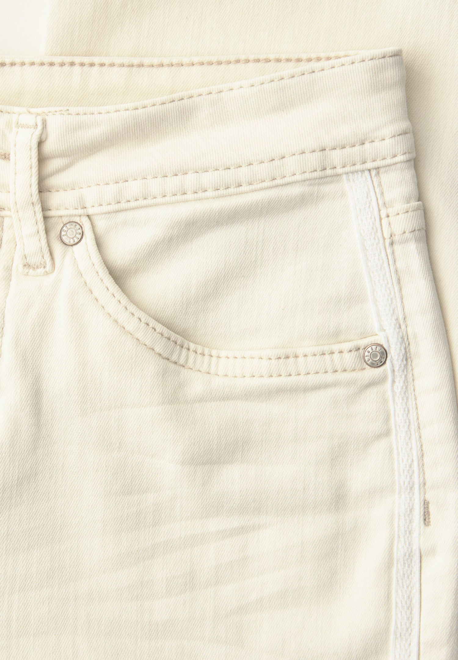 Straight Leg Jeans mit fransigem Saum