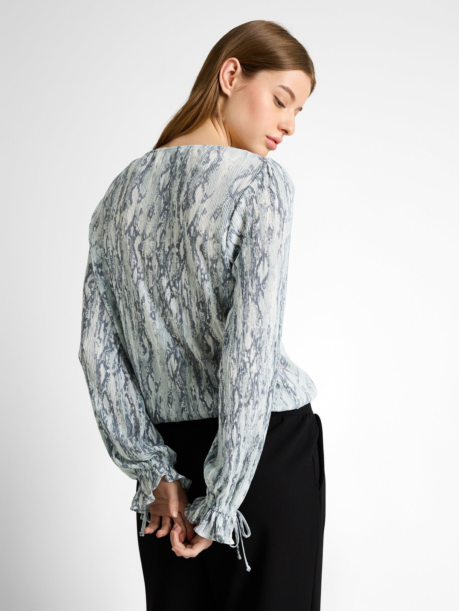 Crinkle Wickelbluse mit Schlangenprint
