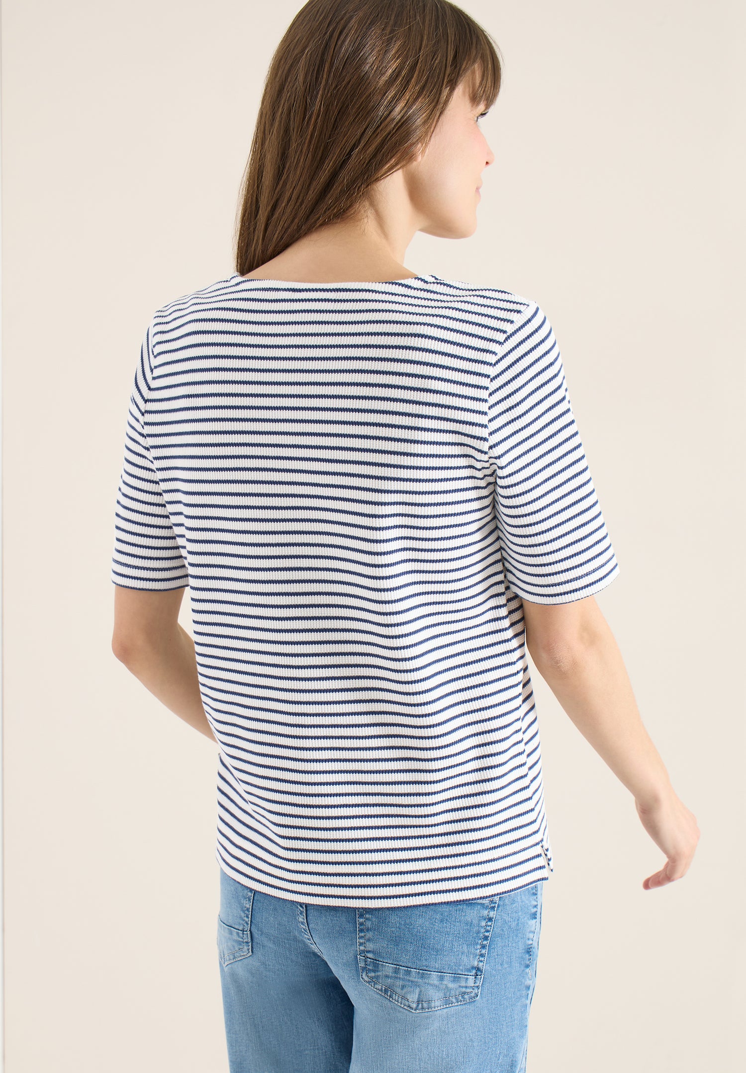 T-Shirt mit gerundetem V-Ausschnitt