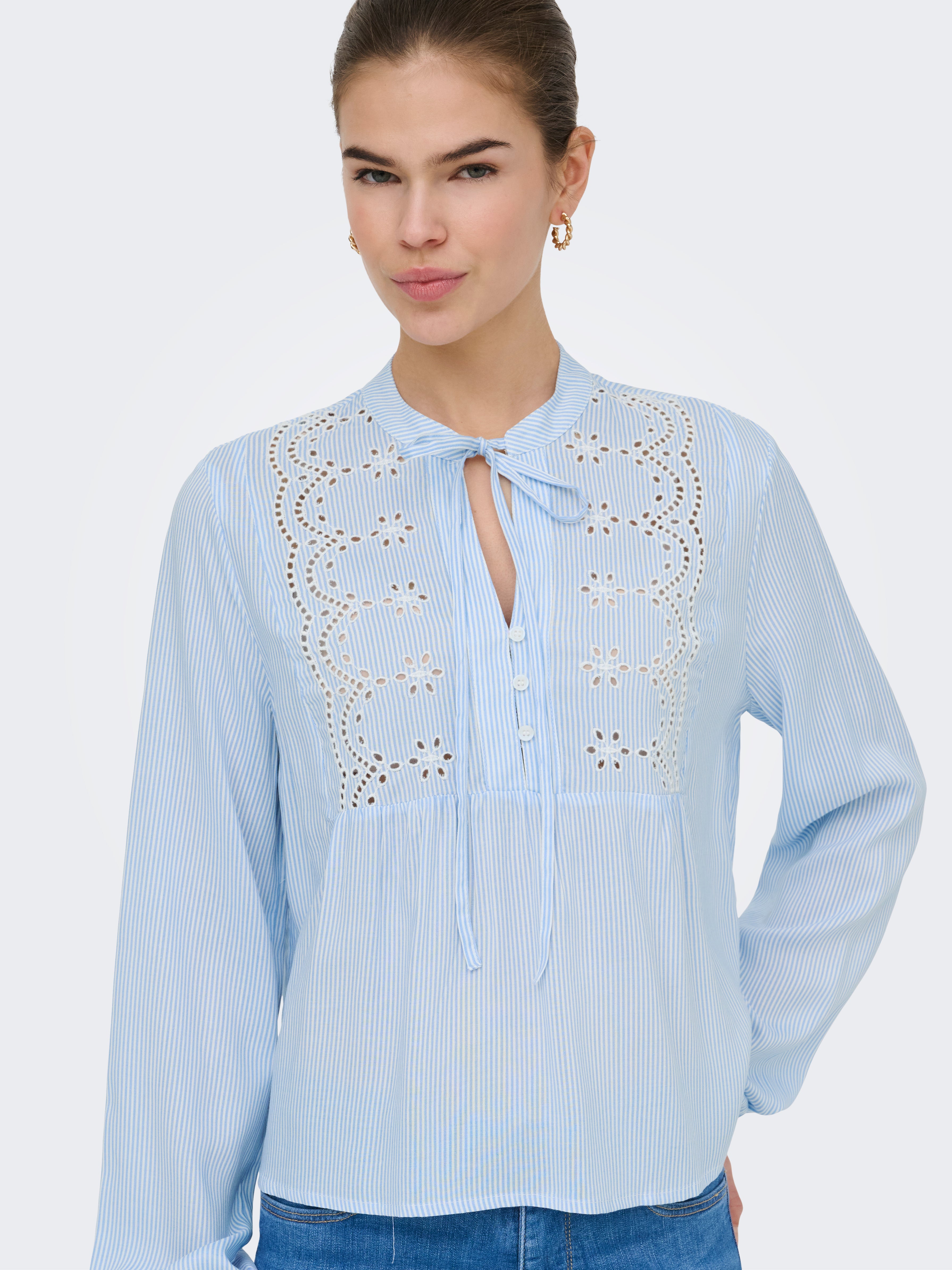 ONLLENNYO LS EMBROID V-NECK TOP NOOS WVN