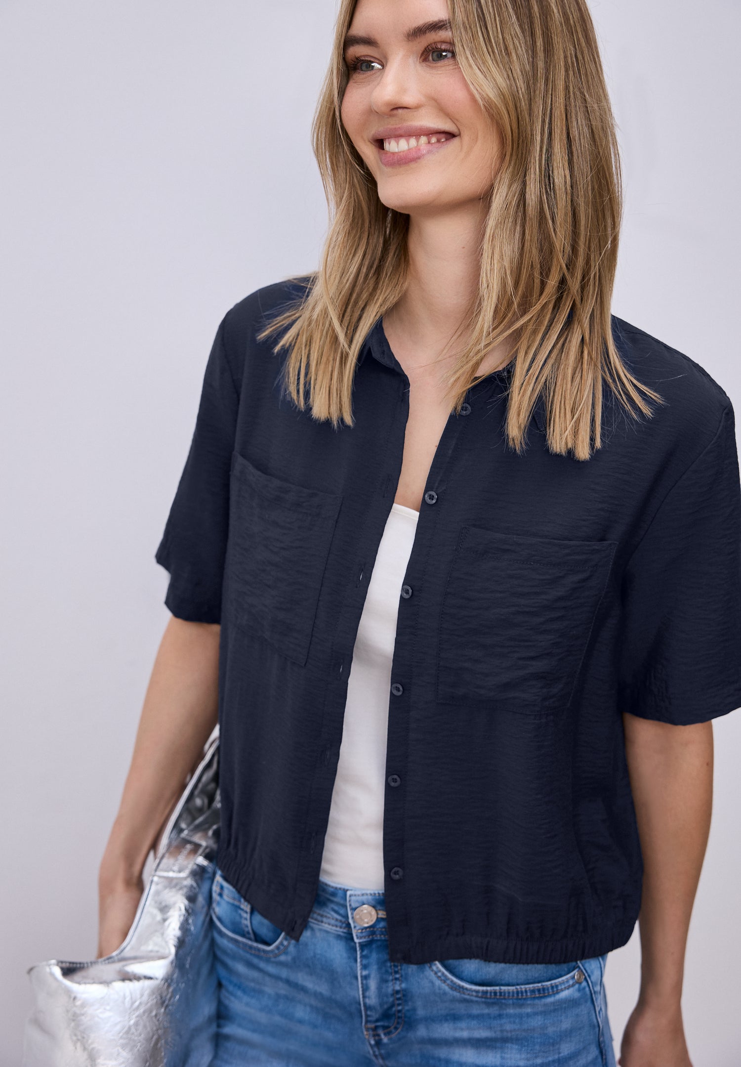 Kurzarm Bluse mit Elastiksaum