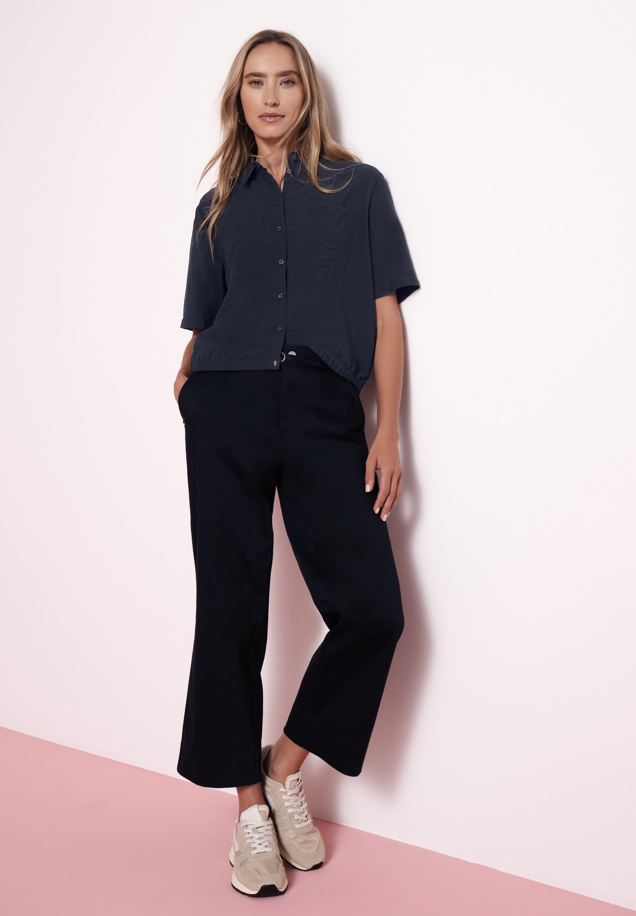 Kurzarm Bluse mit Elastiksaum
