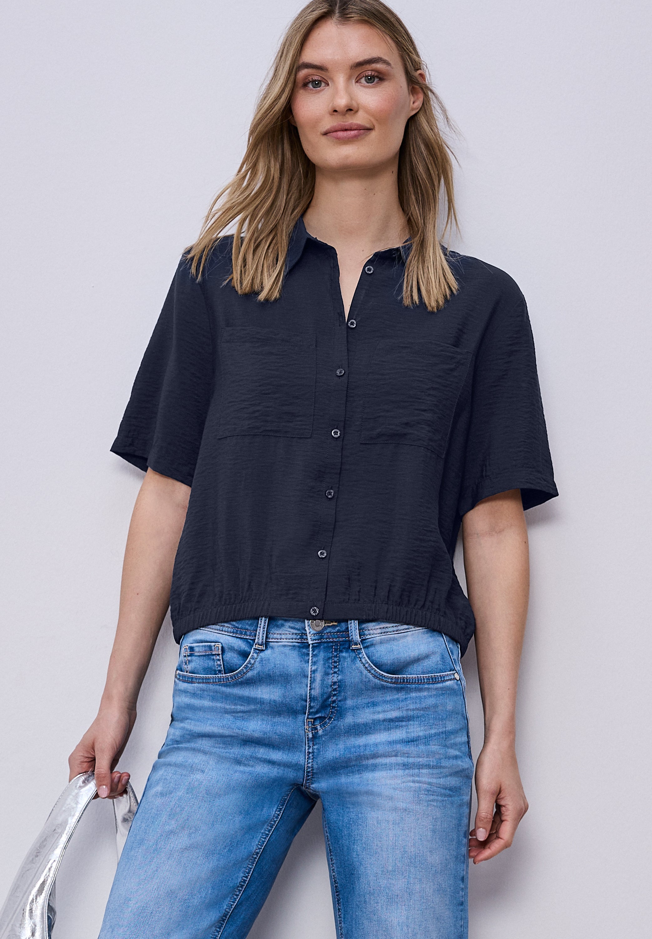 Kurzarm Bluse mit Elastiksaum