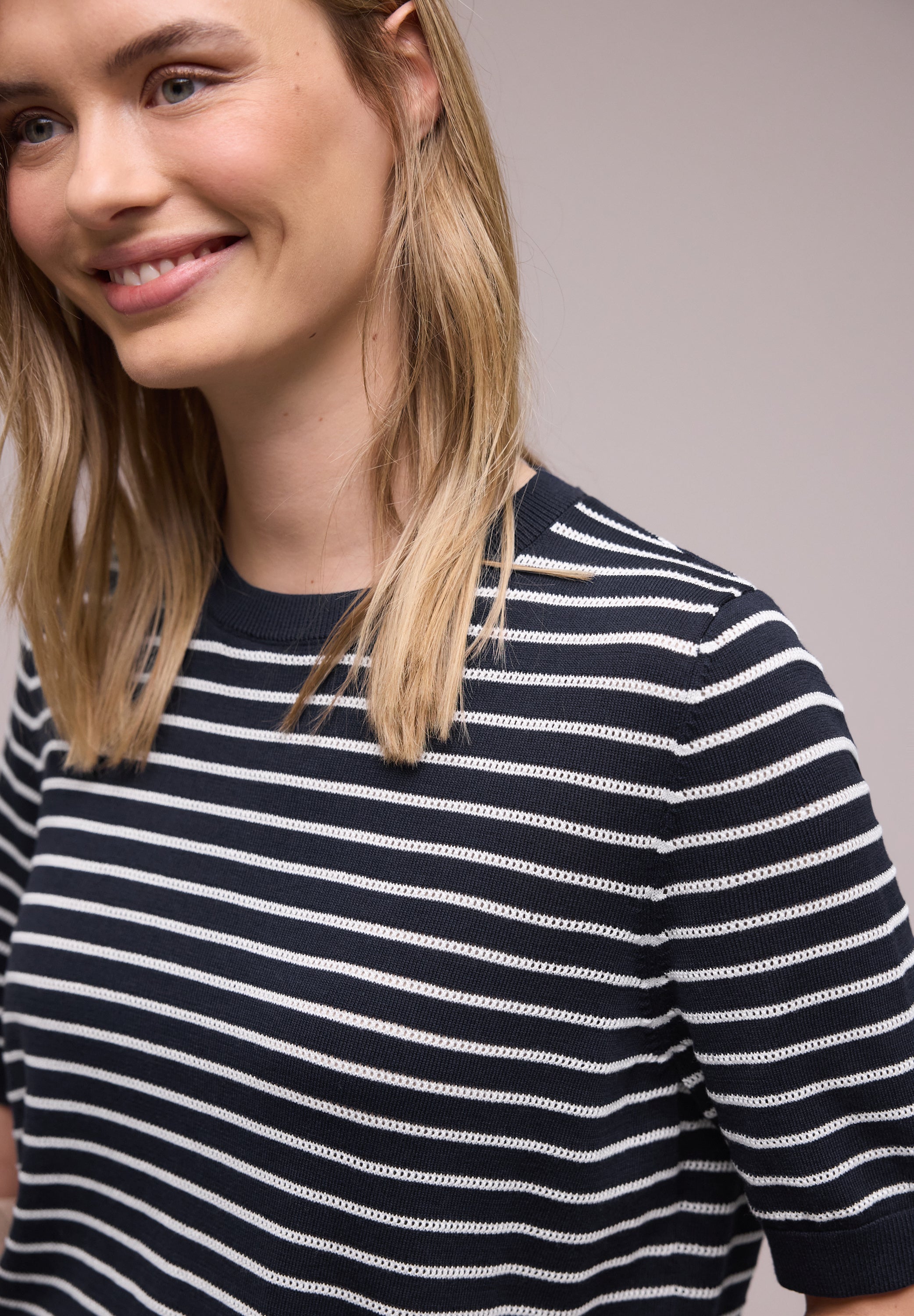 Kurzarm Pullover mit Streifenmuster