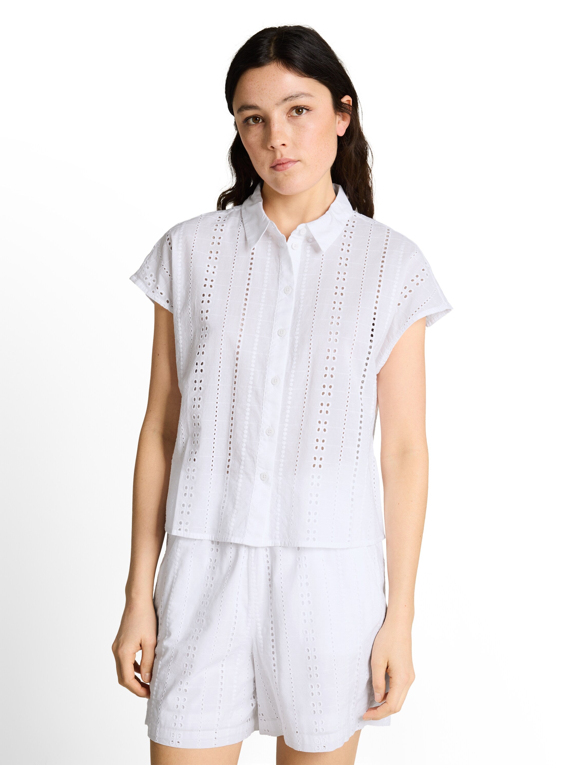 Bluse mit Lochstickerei