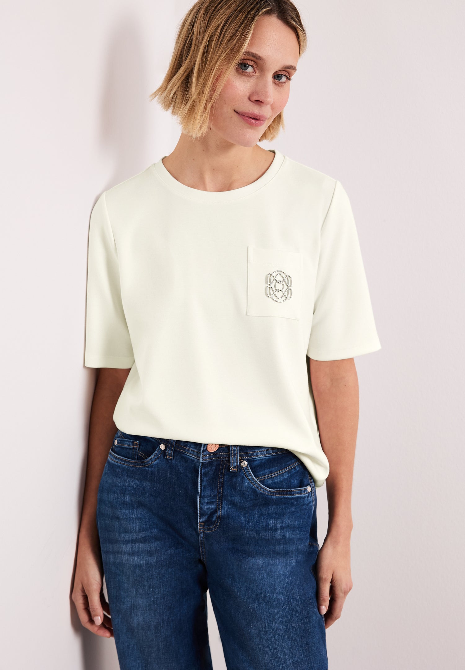 T-Shirt mit Rundhals und Deko-Detail