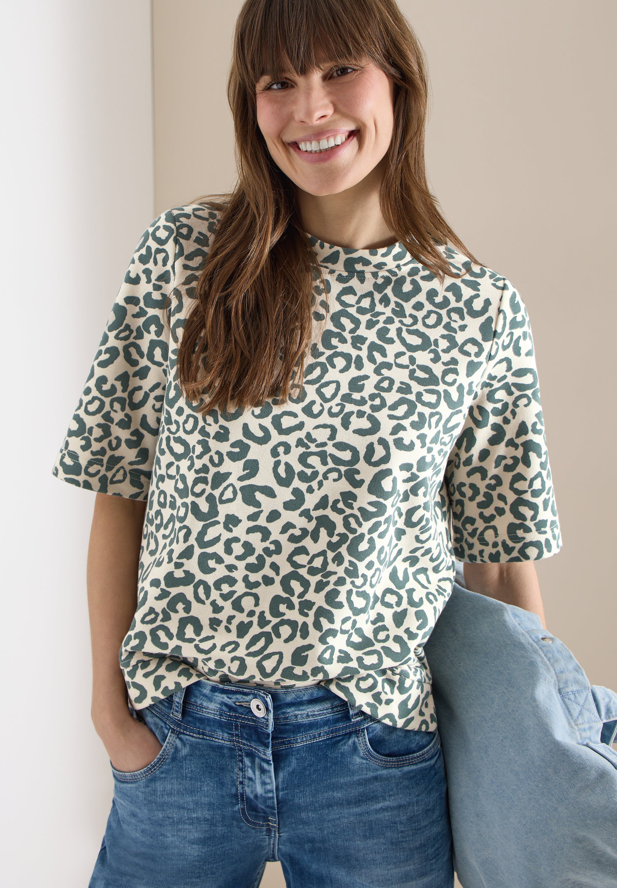 Kurzarm Sweatshirt mit Leo-Print