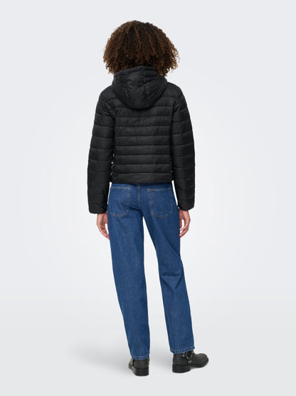 ONLTAHIA LW QUILTED HOOD JKT NOOS OTW