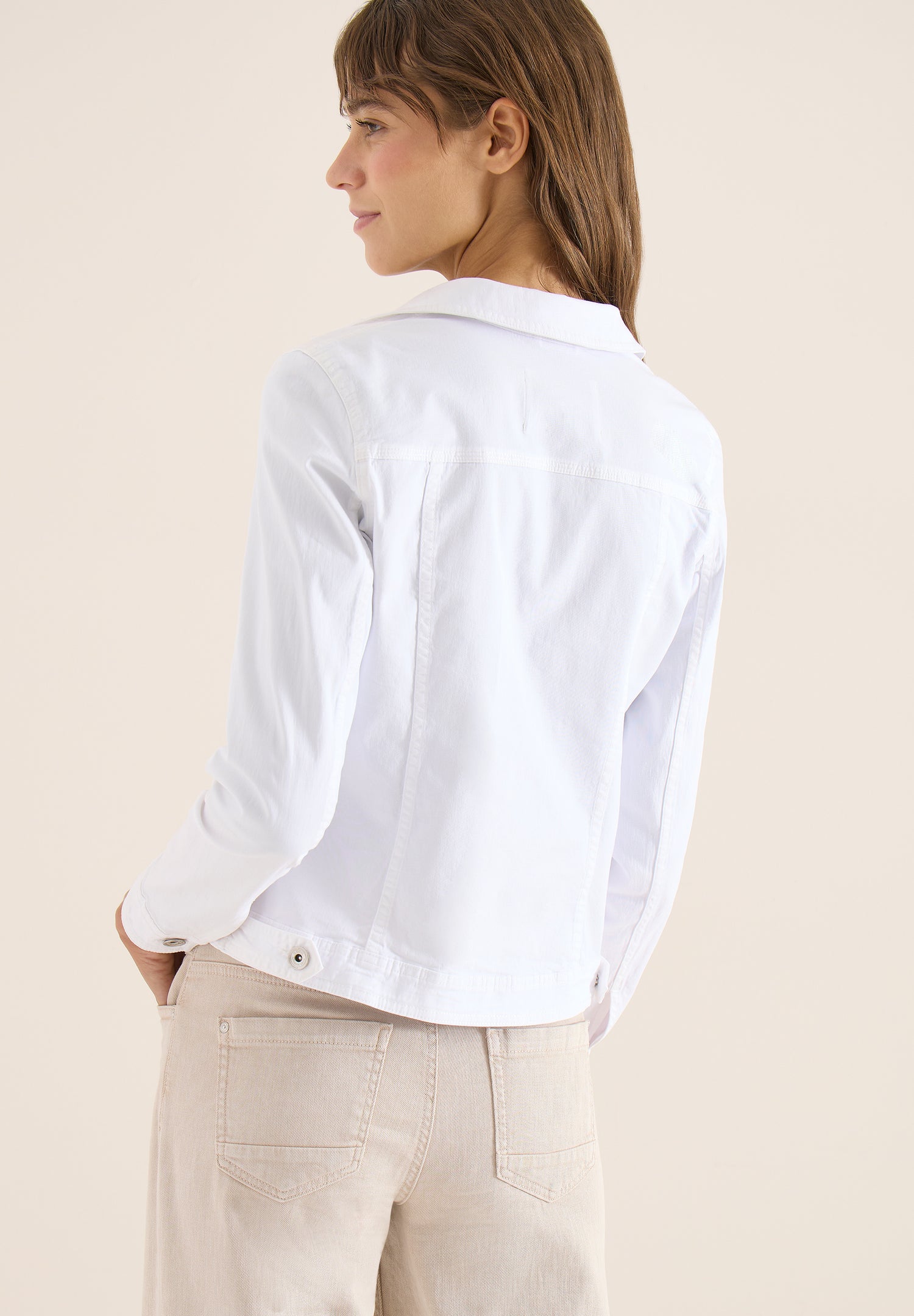 Jeansjacke mit Brusttaschen und Knöpfen