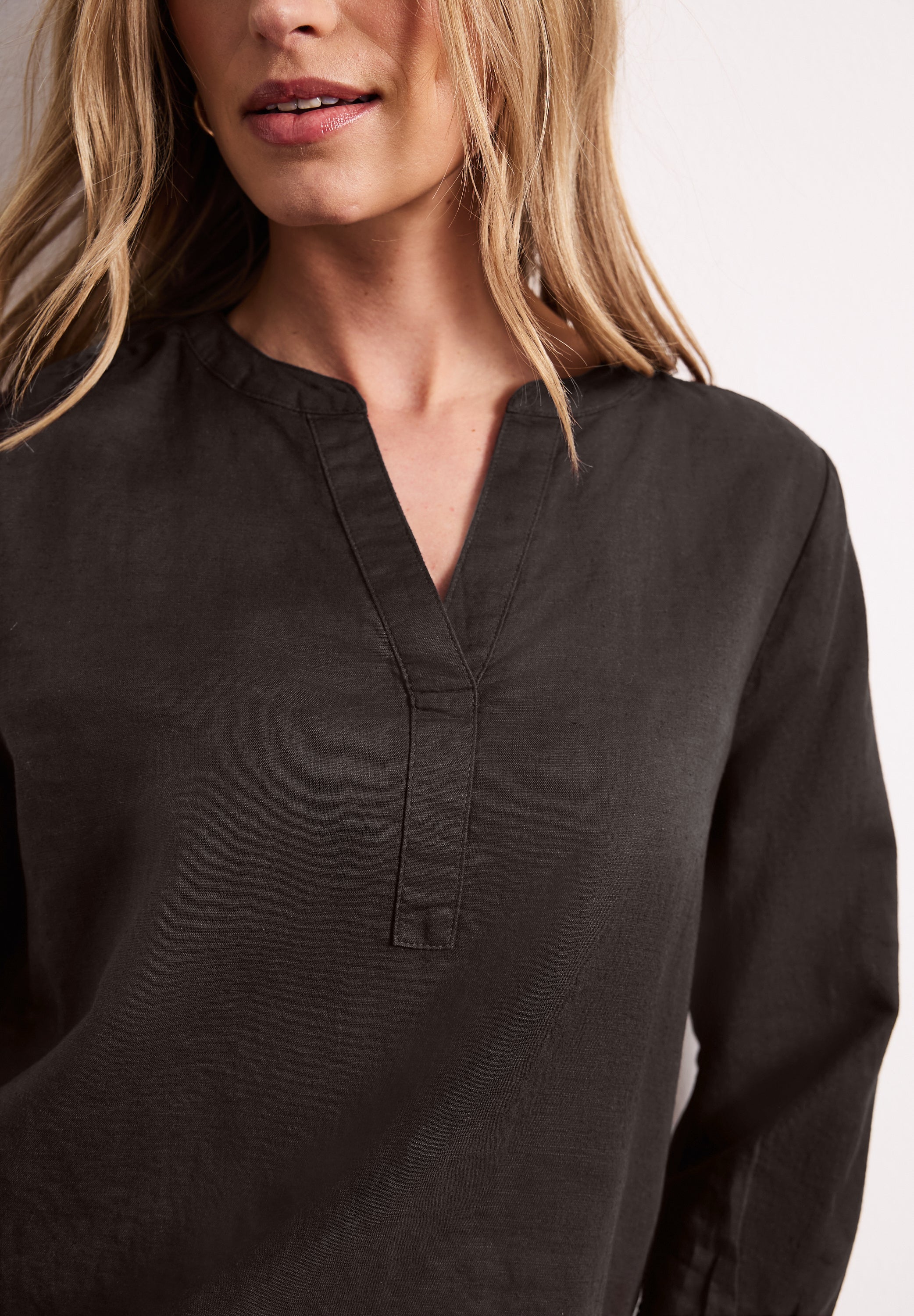 Bluse mit Split Neck aus Leinenmix