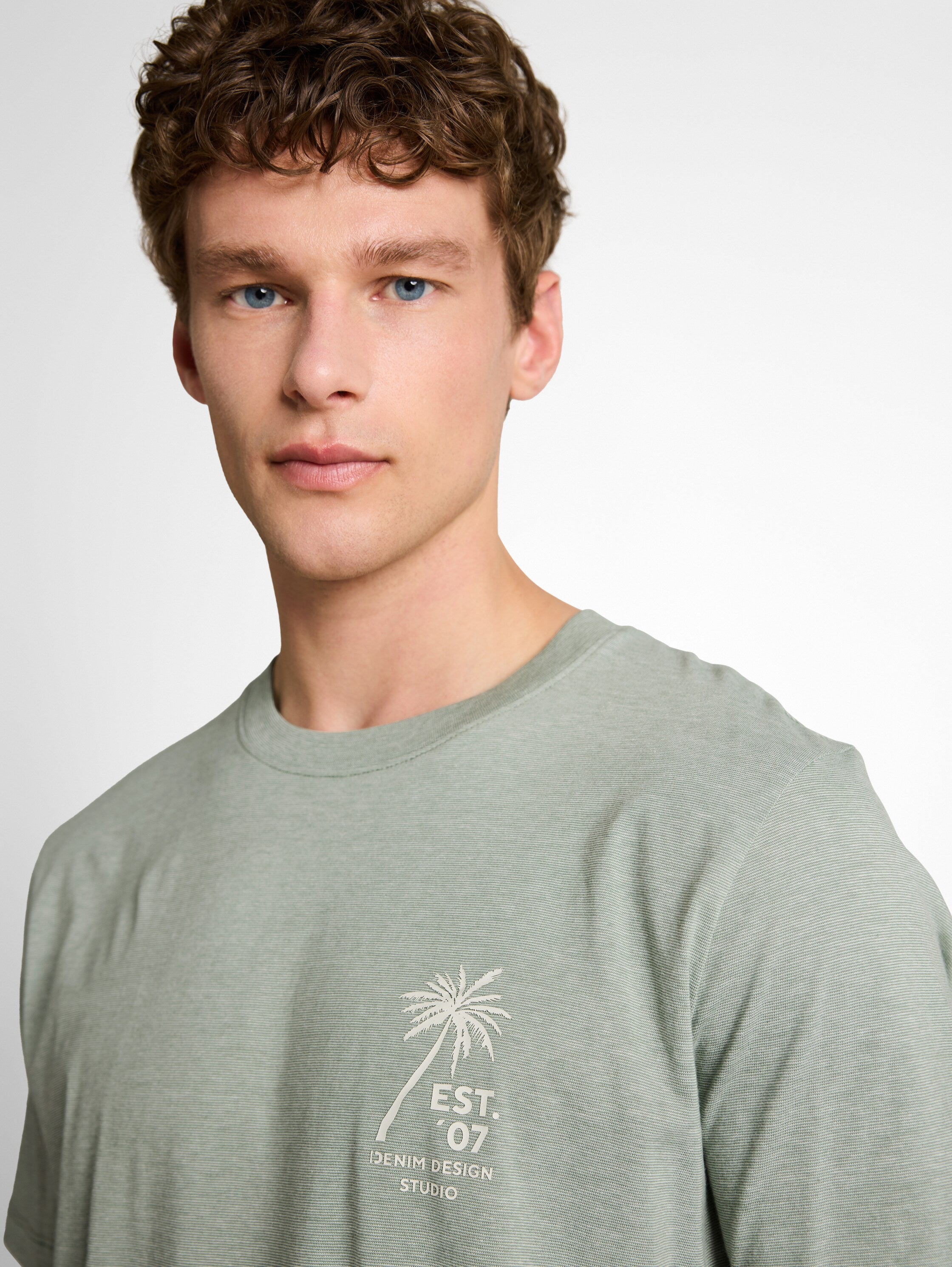 T-Shirt mit Palmenprint