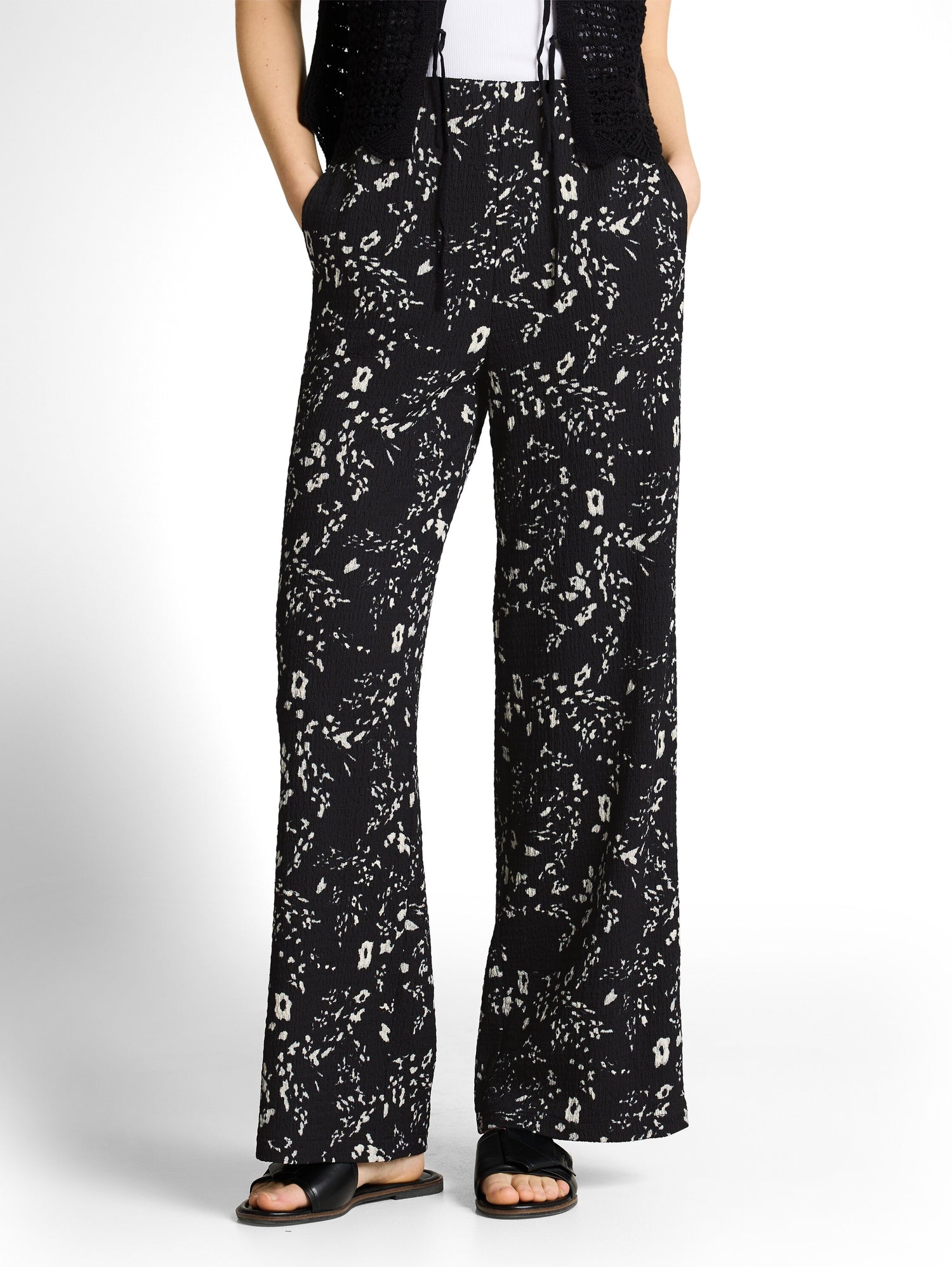 Crinkle Wide Leg Hose