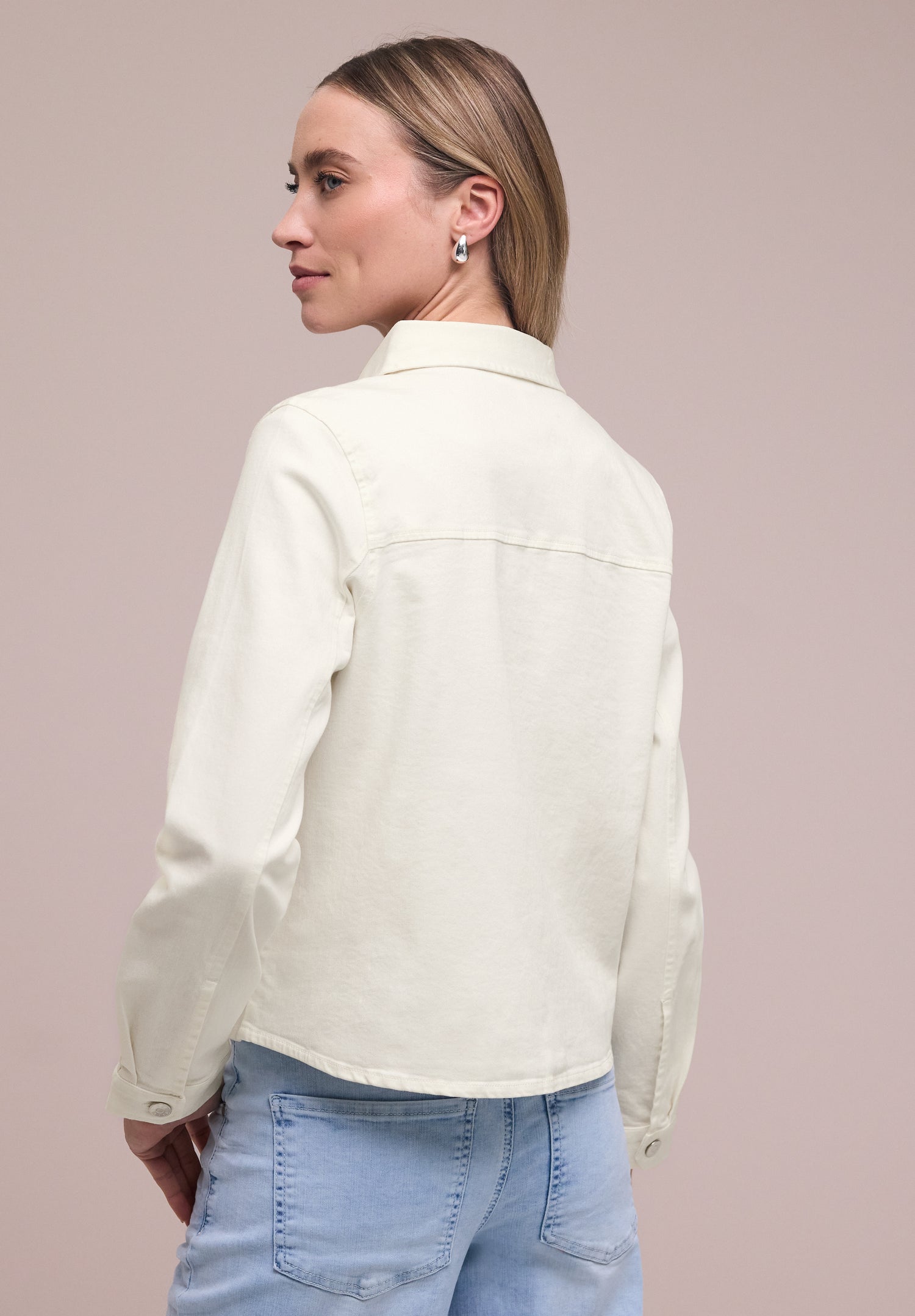 Jeansjacke mit Knopfleiste und Stickerei