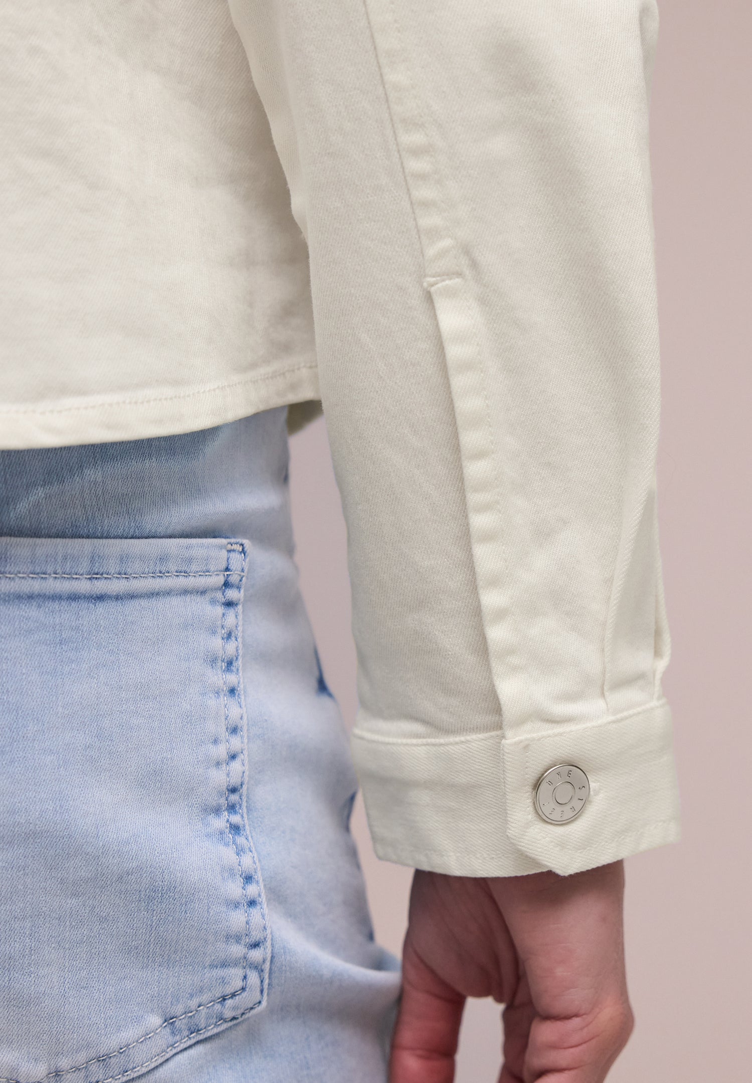 Jeansjacke mit Knopfleiste und Stickerei