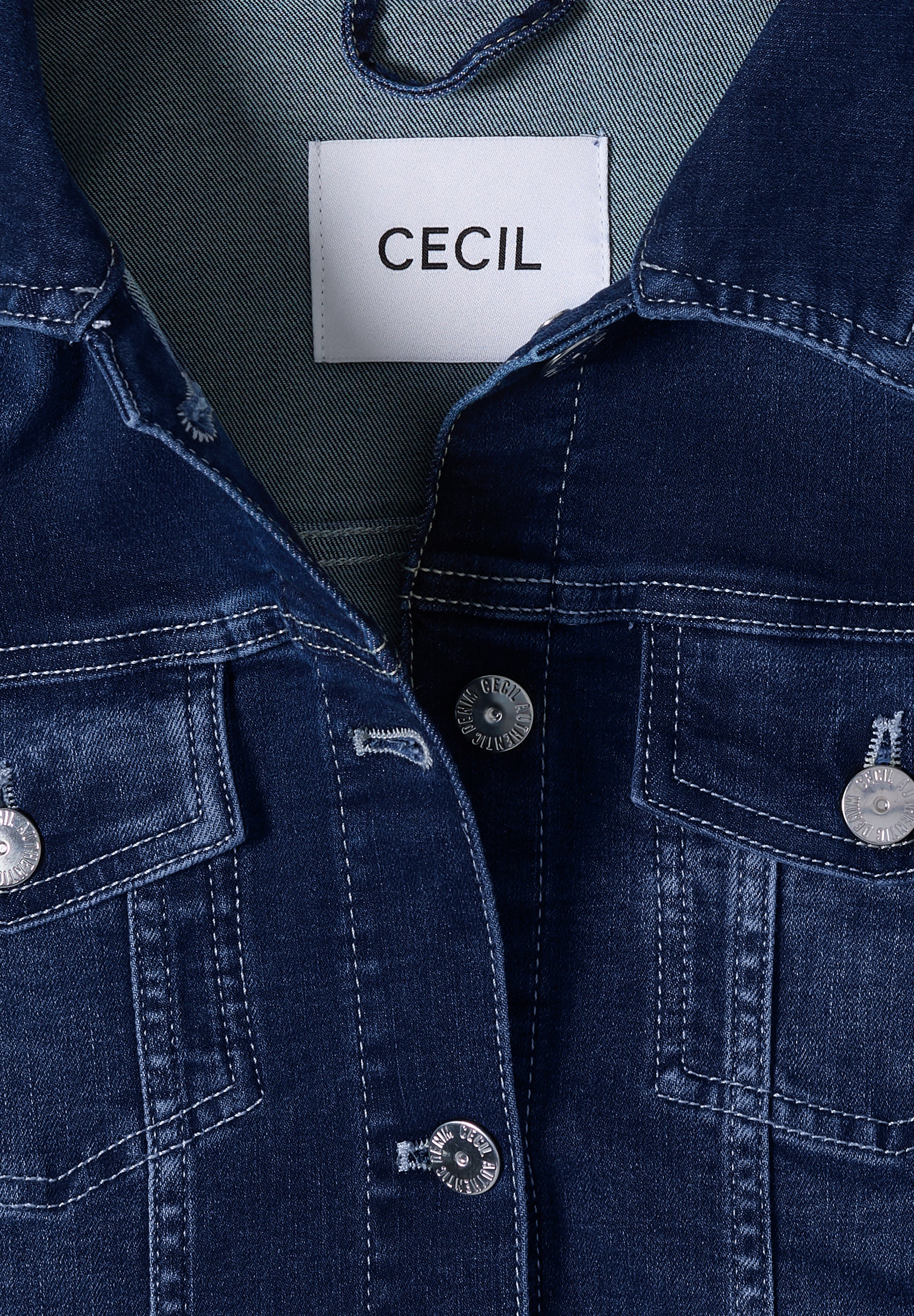 Jeansjacke mit Brusttaschen und Knöpfen