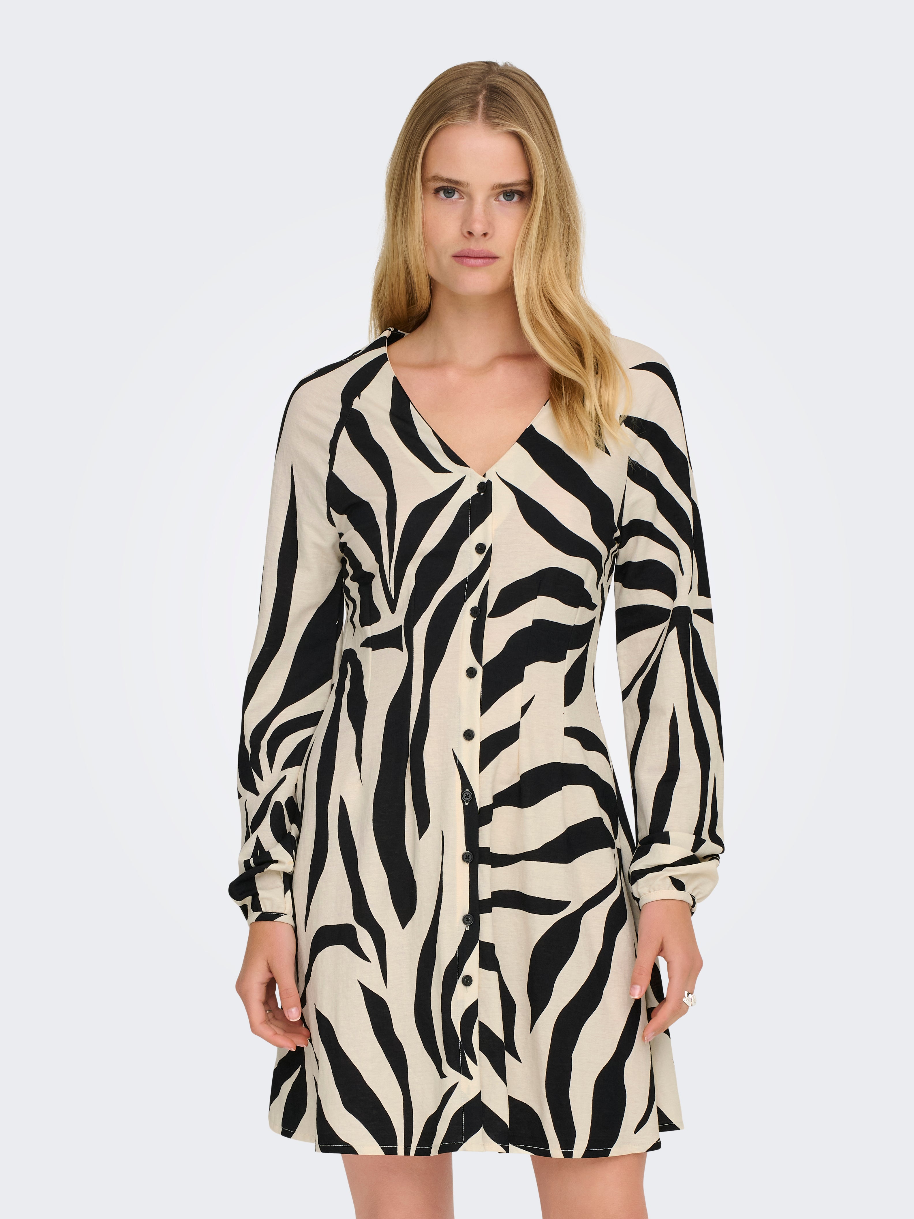 ONLSAKURA 3/4 SHORT V-NECK DRESS WVN