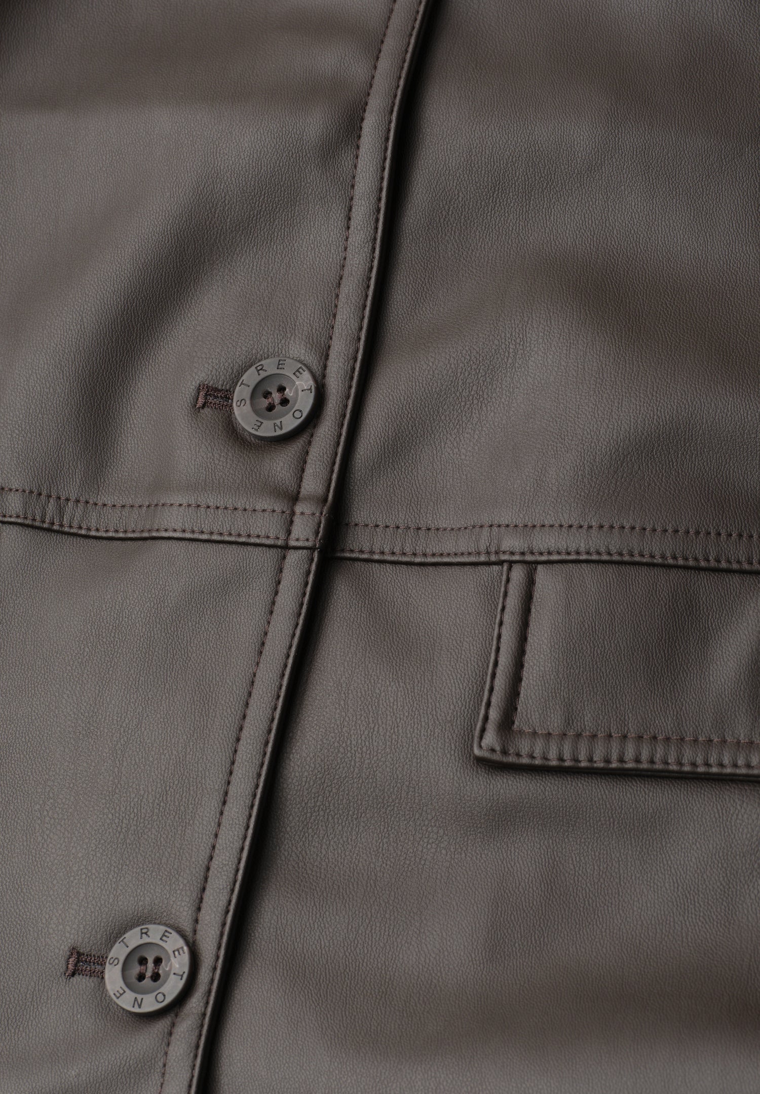 Jacke im Leder-Look mit Knöpfen