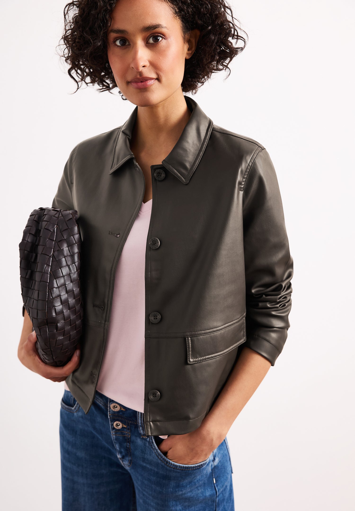 Jacke im Leder-Look mit Knöpfen