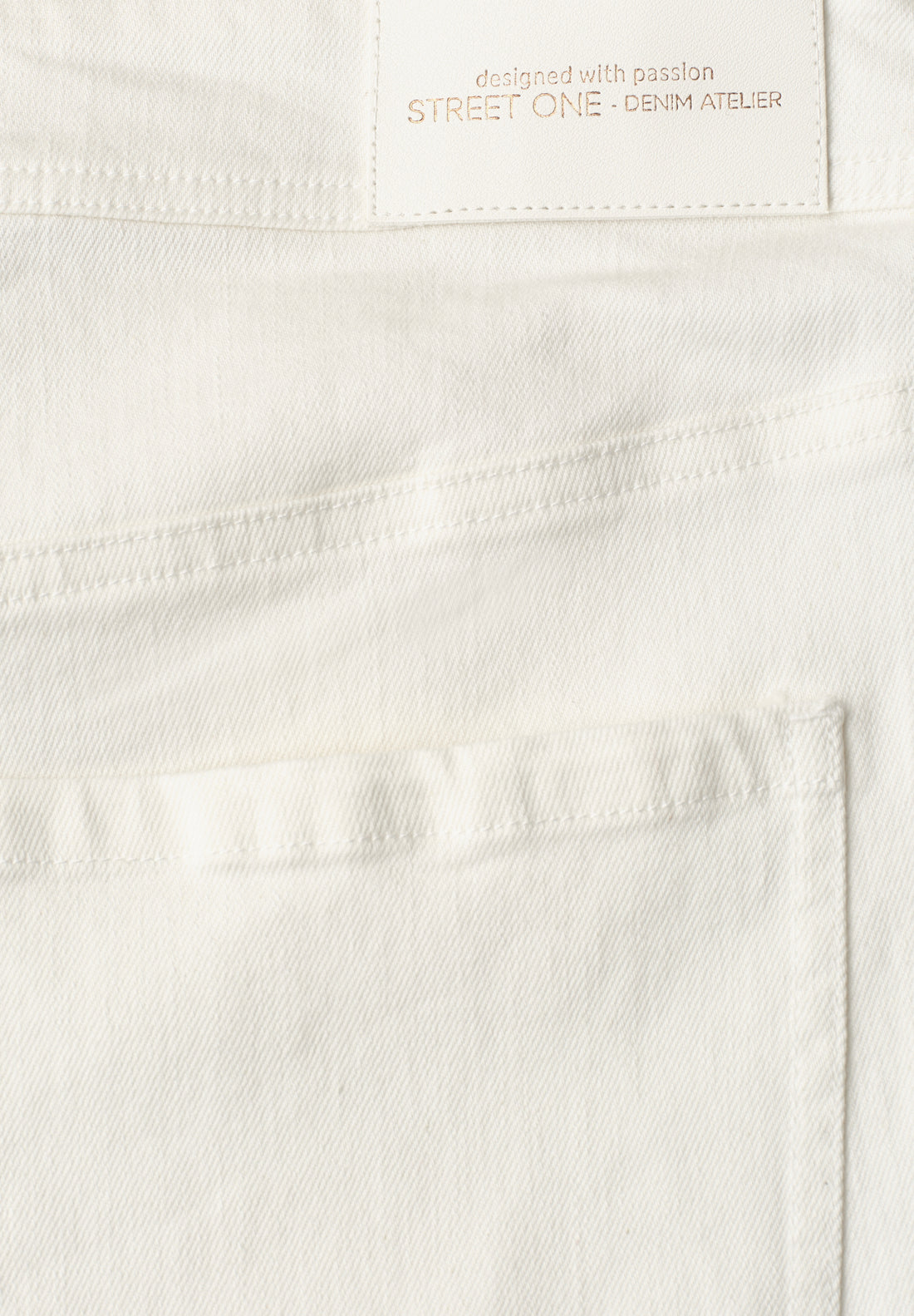 Flared Leg Jeans mit Ziersaum